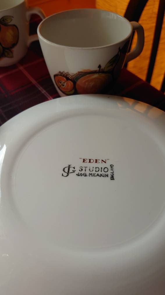 Alfred Meakin "Eden" Studio Tea and Serving Set including 4 Cups and Saucers, Sandwich plate and Fruit Bowl - Image 2