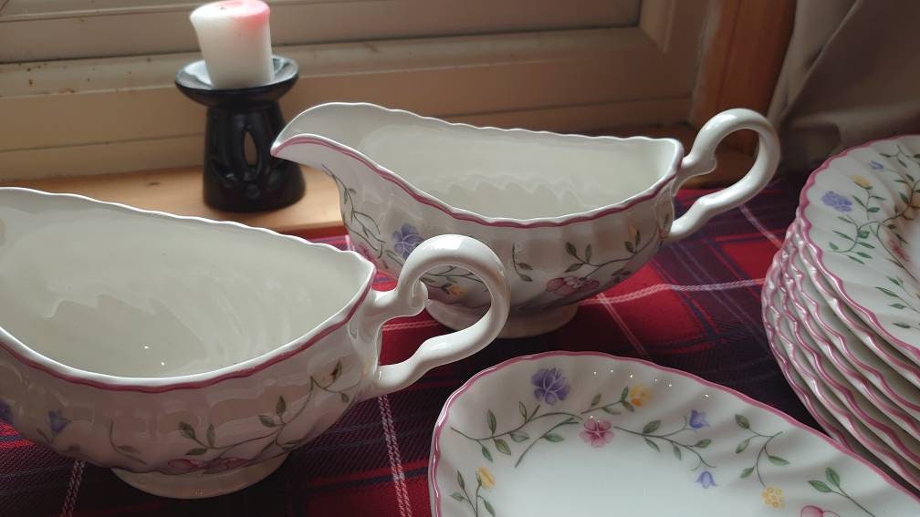 Johnson Brother's Summer Chintz Dining Service/Dinner Set. - Image 6