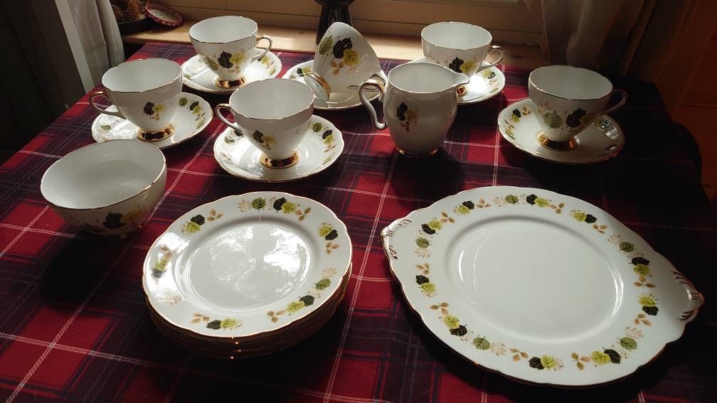 Gladstone "Leaves" 21 Piece Tea Service - Immaculate Condition