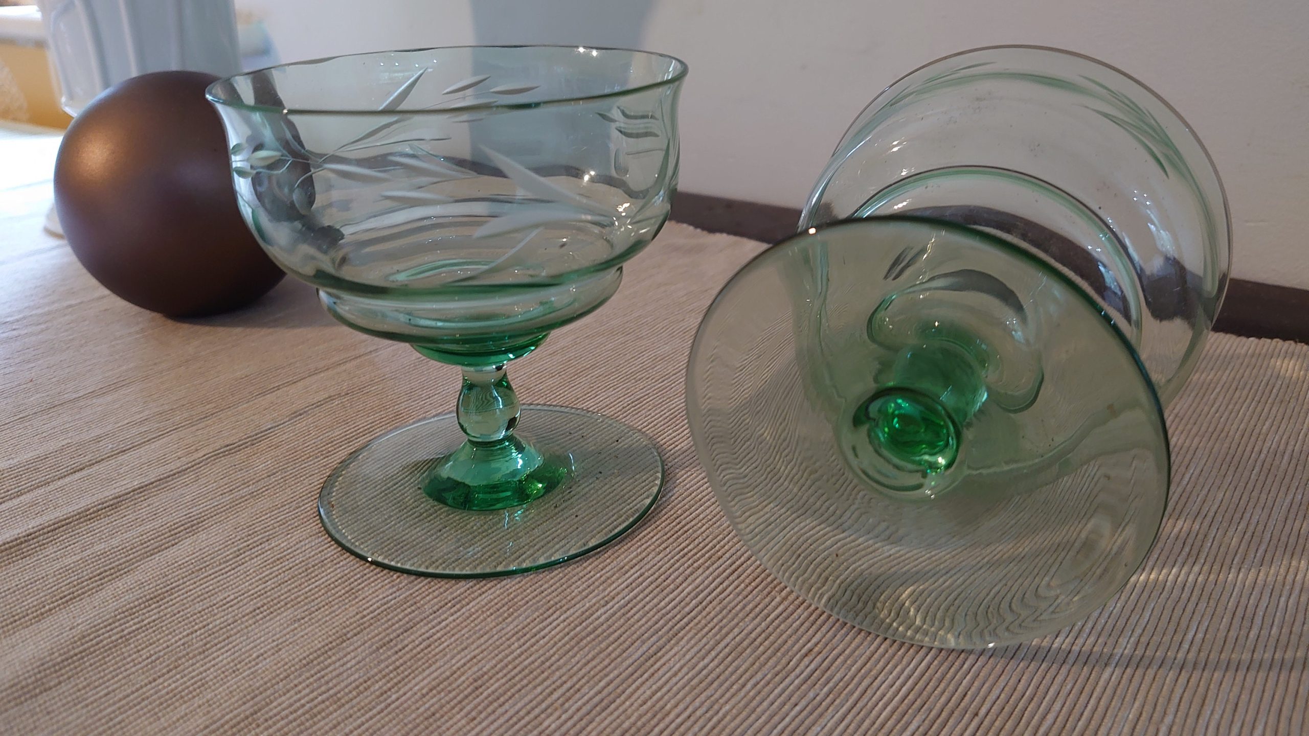 Two Green Glass Dessert Bowls - Etched design - 9.5cm high - 9.5cm wide - Image 2