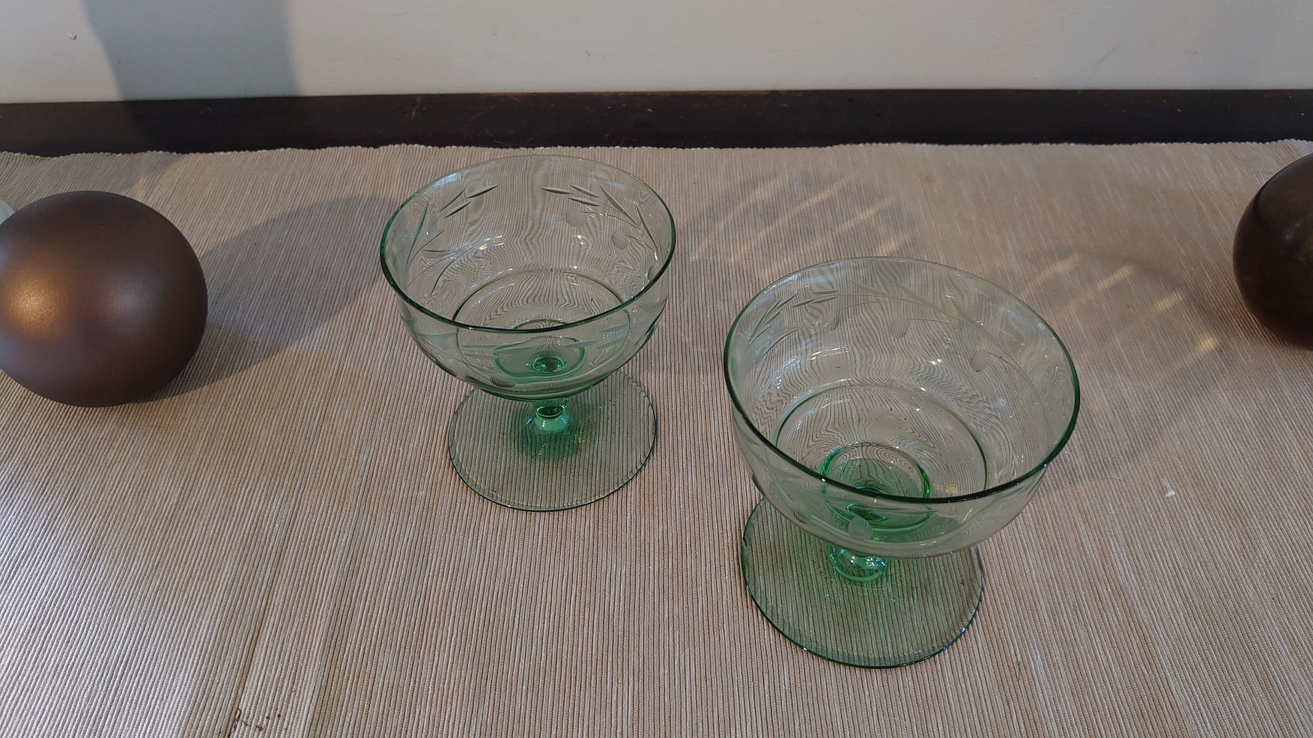 Two Green Glass Dessert Bowls - Etched design - 9.5cm high - 9.5cm wide - Image 3
