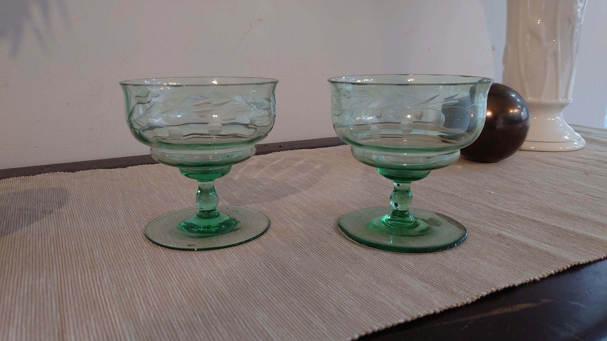 Two Green Glass Dessert Bowls - Etched design - 9.5cm high - 9.5cm wide - Image 4
