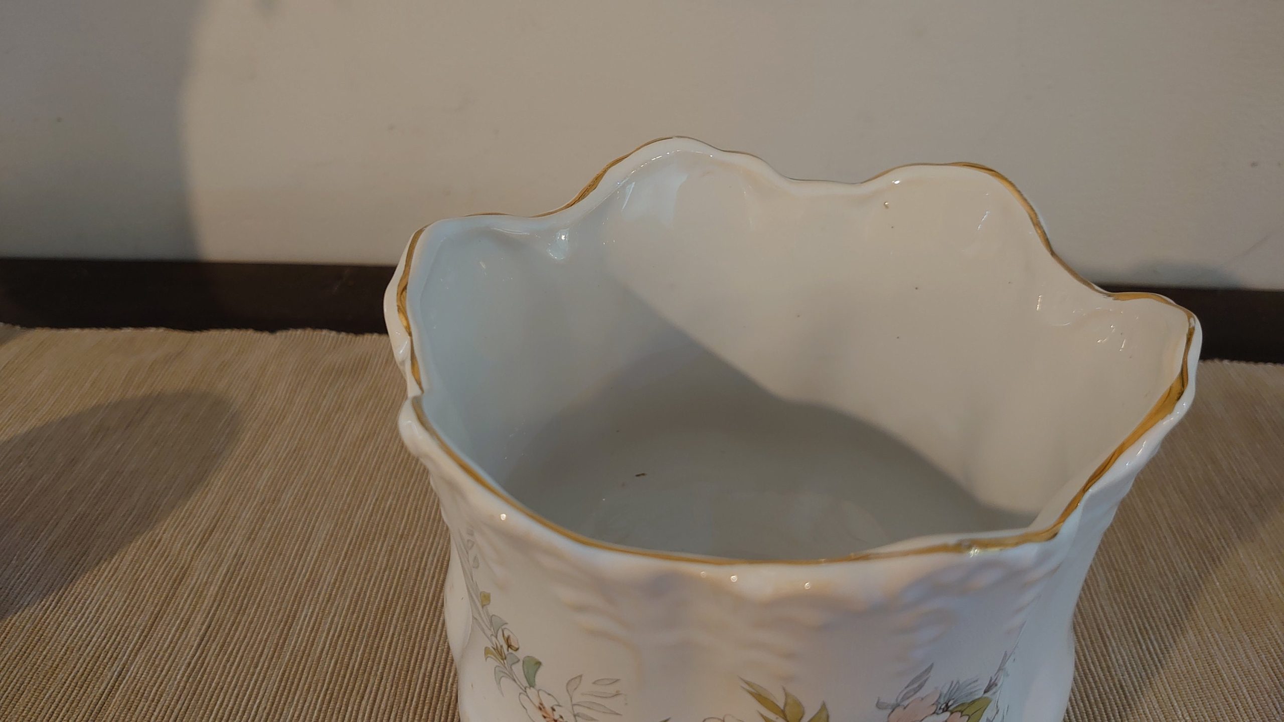 Medium Indoor Floral Motif Ceramic Planter - Image 5