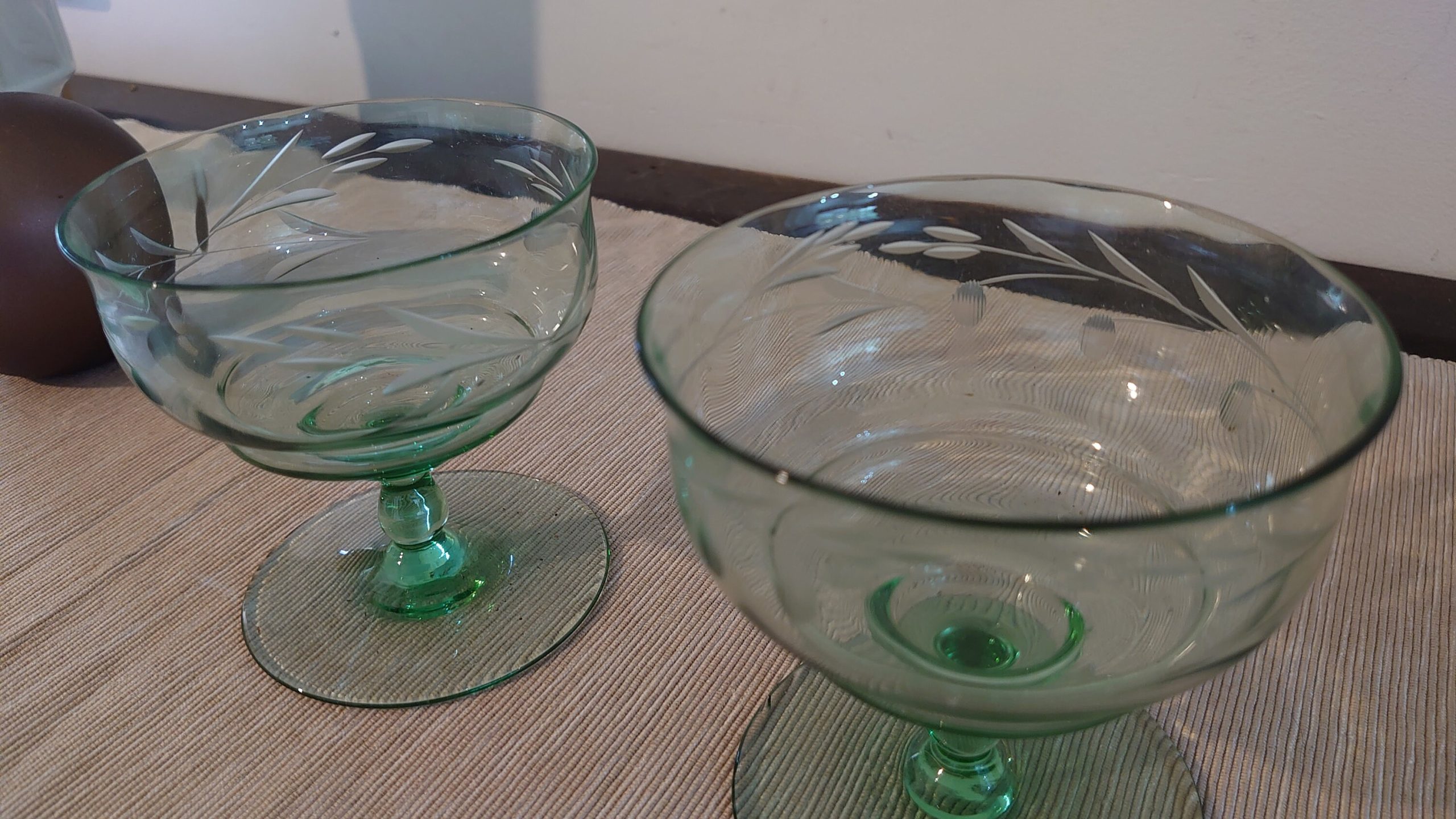 Two Green Glass Dessert Bowls - Etched design - 9.5cm high - 9.5cm wide - Image 5
