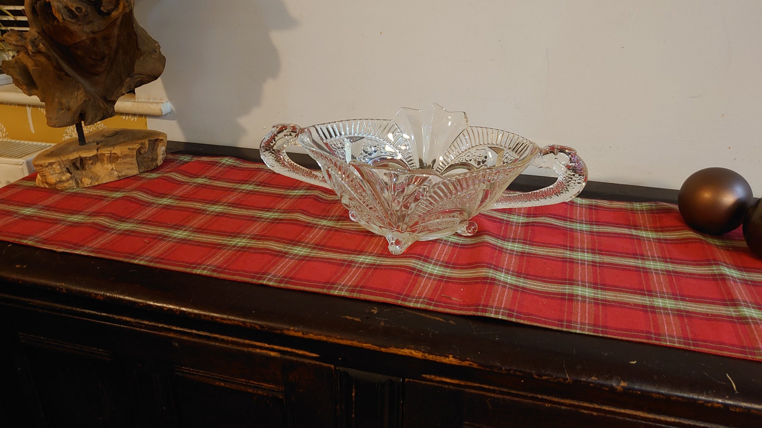 Large Crystal Cut Nut/Fruit or Christmas Bowl - Excellent condition - 39cm wide - Very Robust! - Image 3