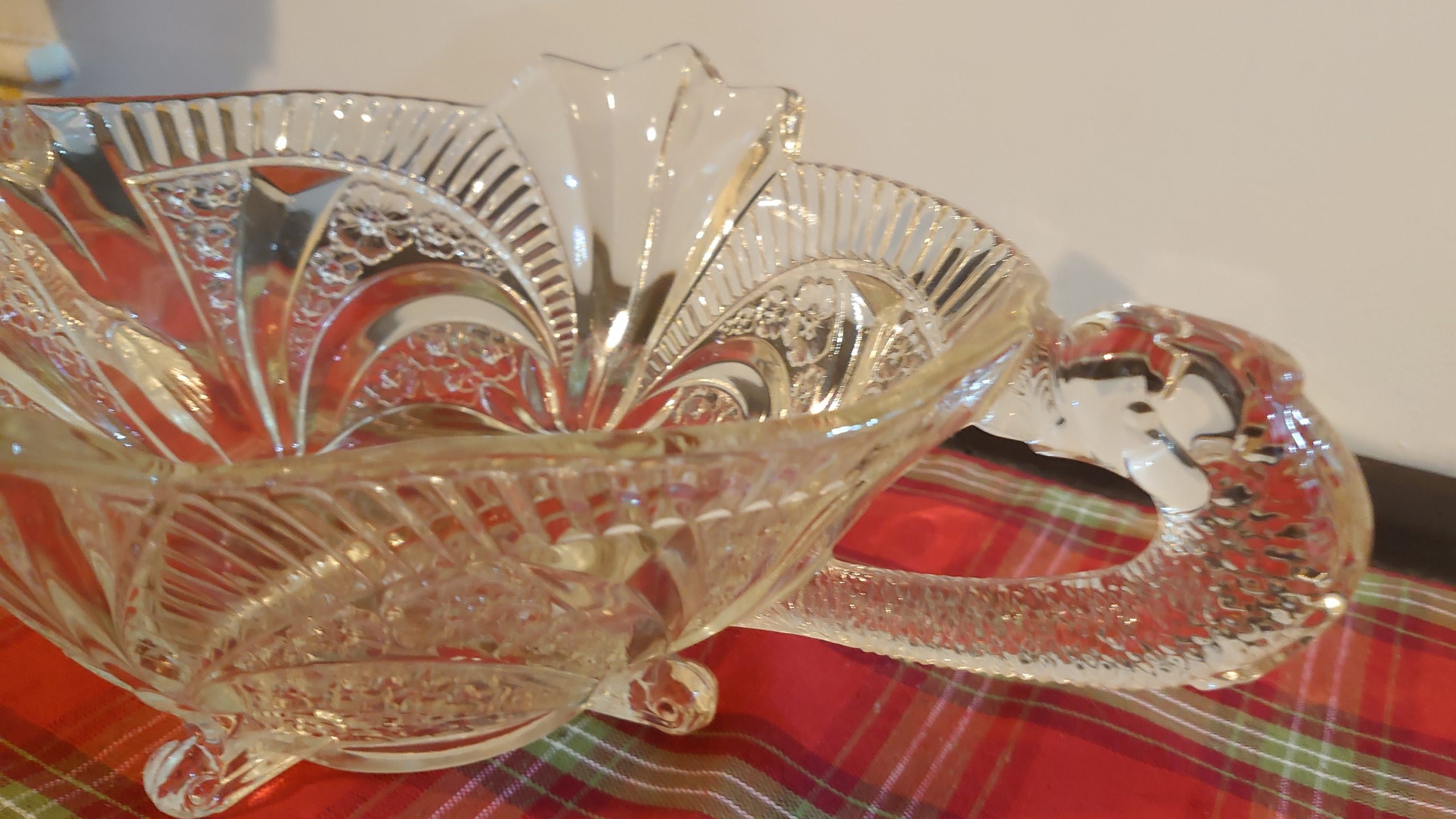 Large Crystal Cut Nut/Fruit or Christmas Bowl - Excellent condition - 39cm wide - Very Robust! - Image 6
