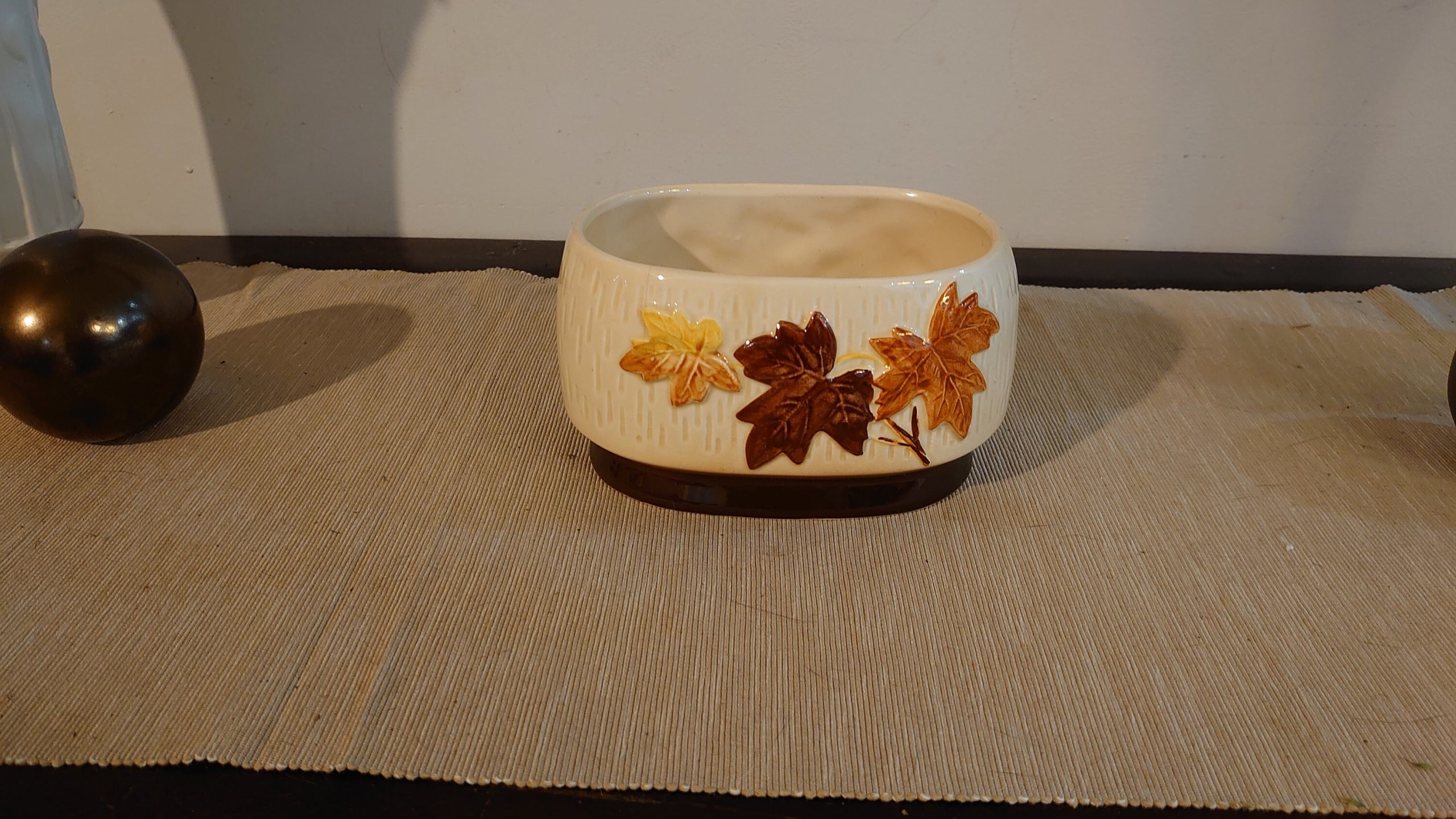 Sylvac Autumn (Fall) Leaf Planter - 16cm wide - 11cm high - Image 2