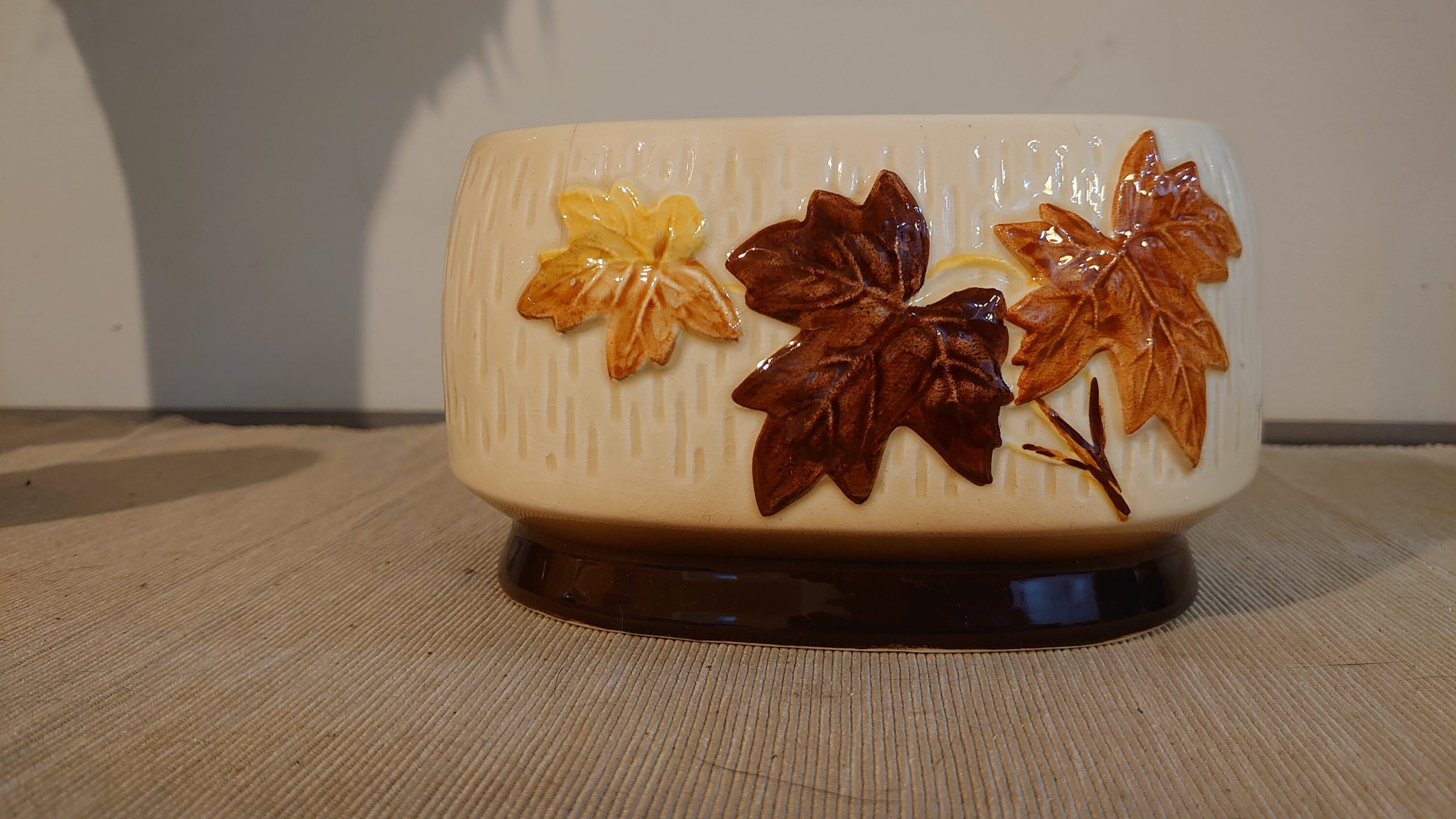 Sylvac Autumn (Fall) Leaf Planter - 16cm wide - 11cm high - Image 3