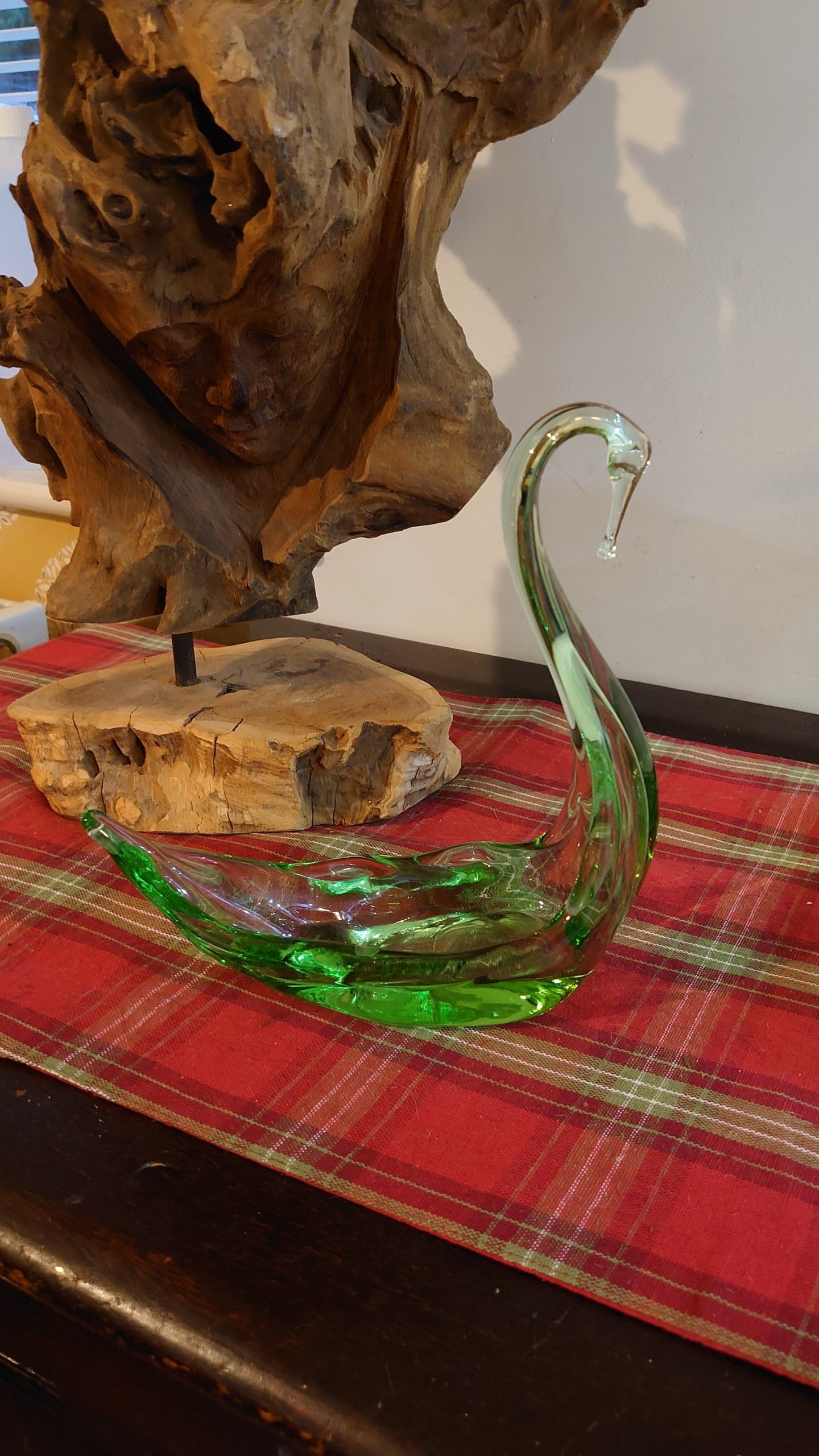 Assortment of Green Glassware - 4 items - Tray, Murano Swan, Ornament, Vase - Excellent Condition - Image 6
