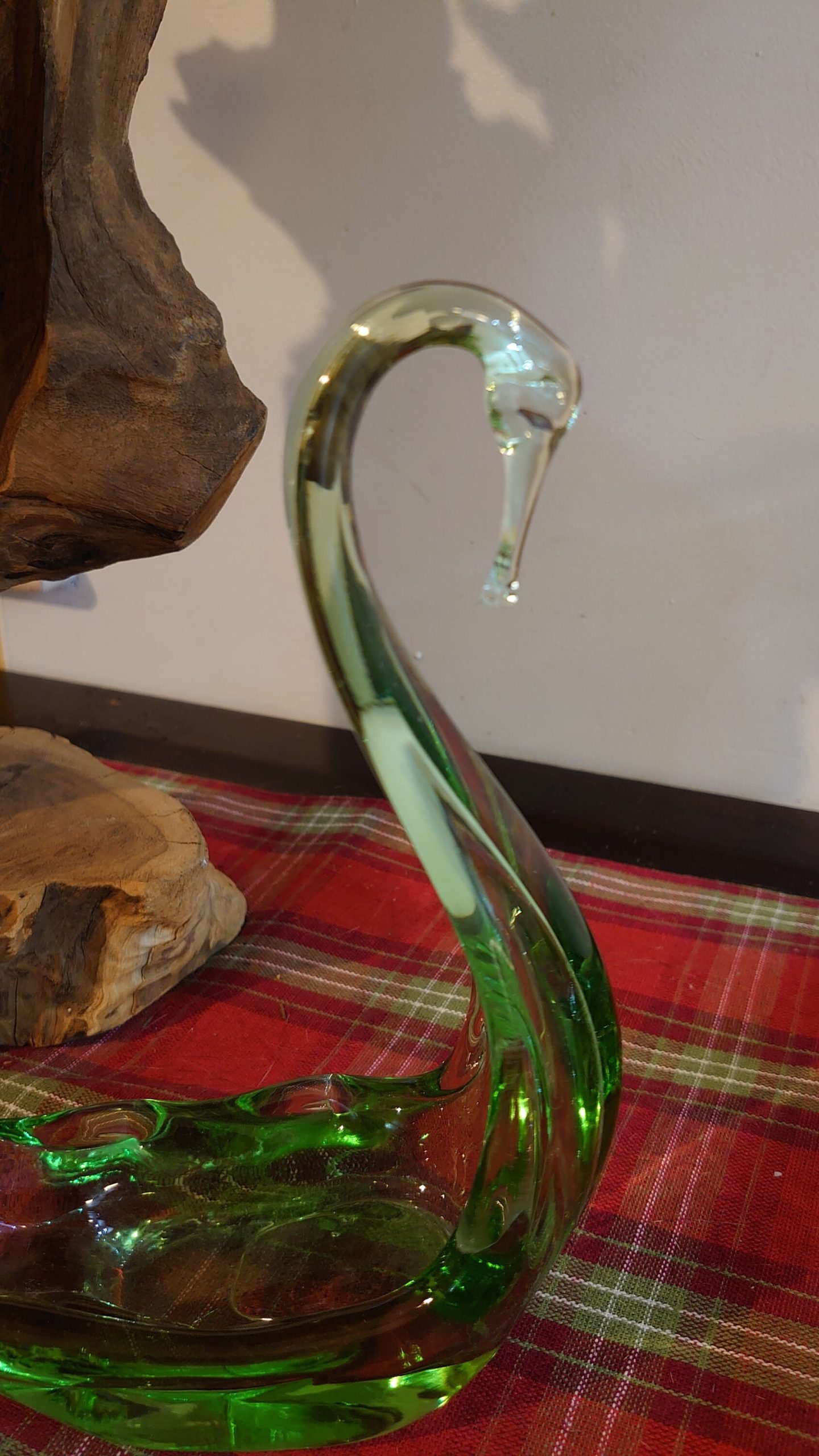 Assortment of Green Glassware - 4 items - Tray, Murano Swan, Ornament, Vase - Excellent Condition - Image 7