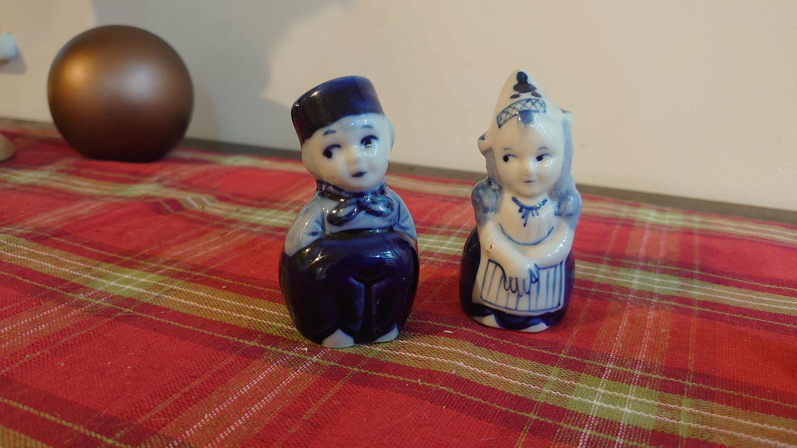 Set of Four Cute Delft Figurines - Man and Woman and Two Windmill Pepperpots - Very good condition! - Image 3