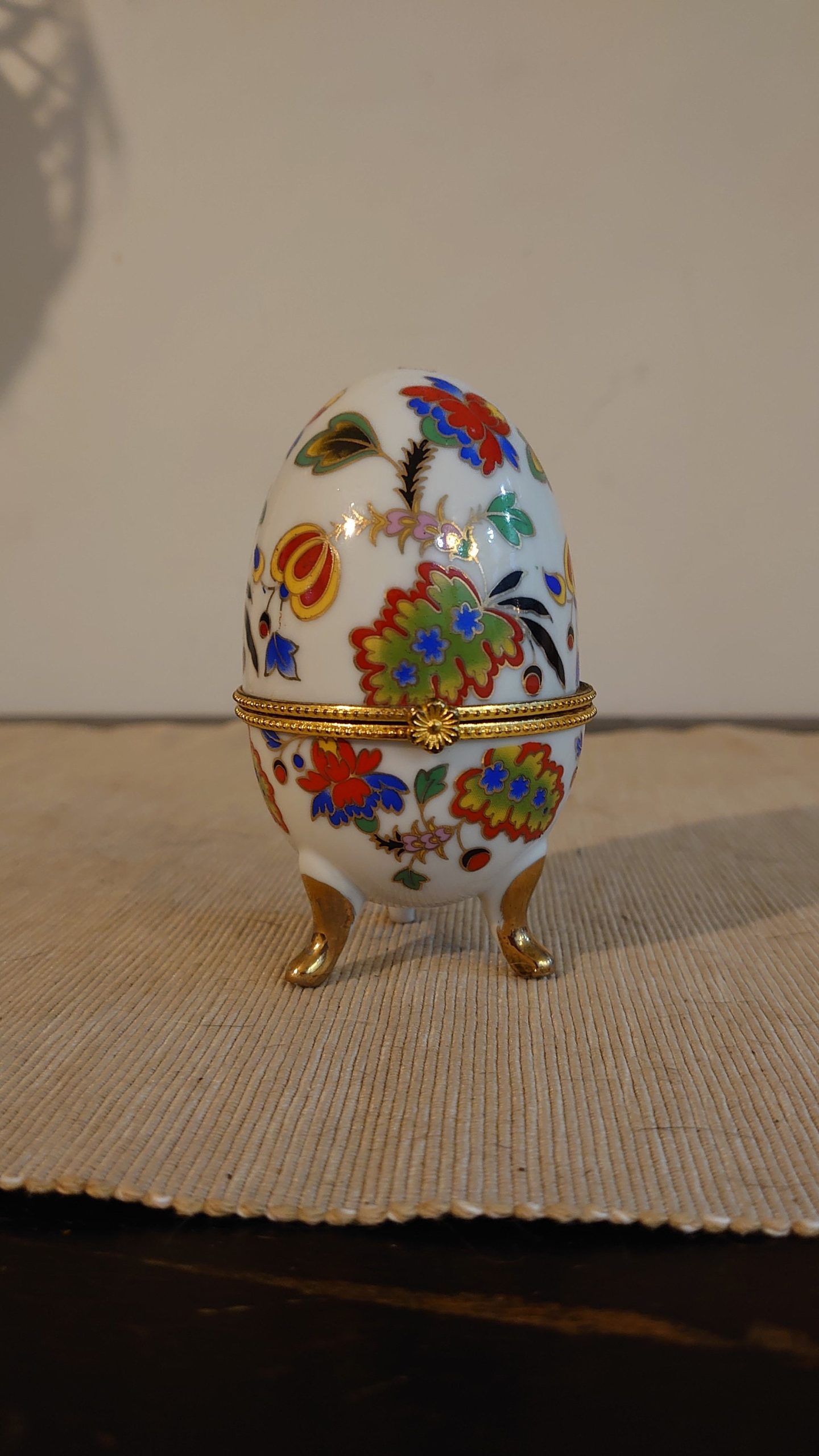 Decorative White Egg with Colourful Flowering Plants - 10cm high - excellent condition! - Image 3