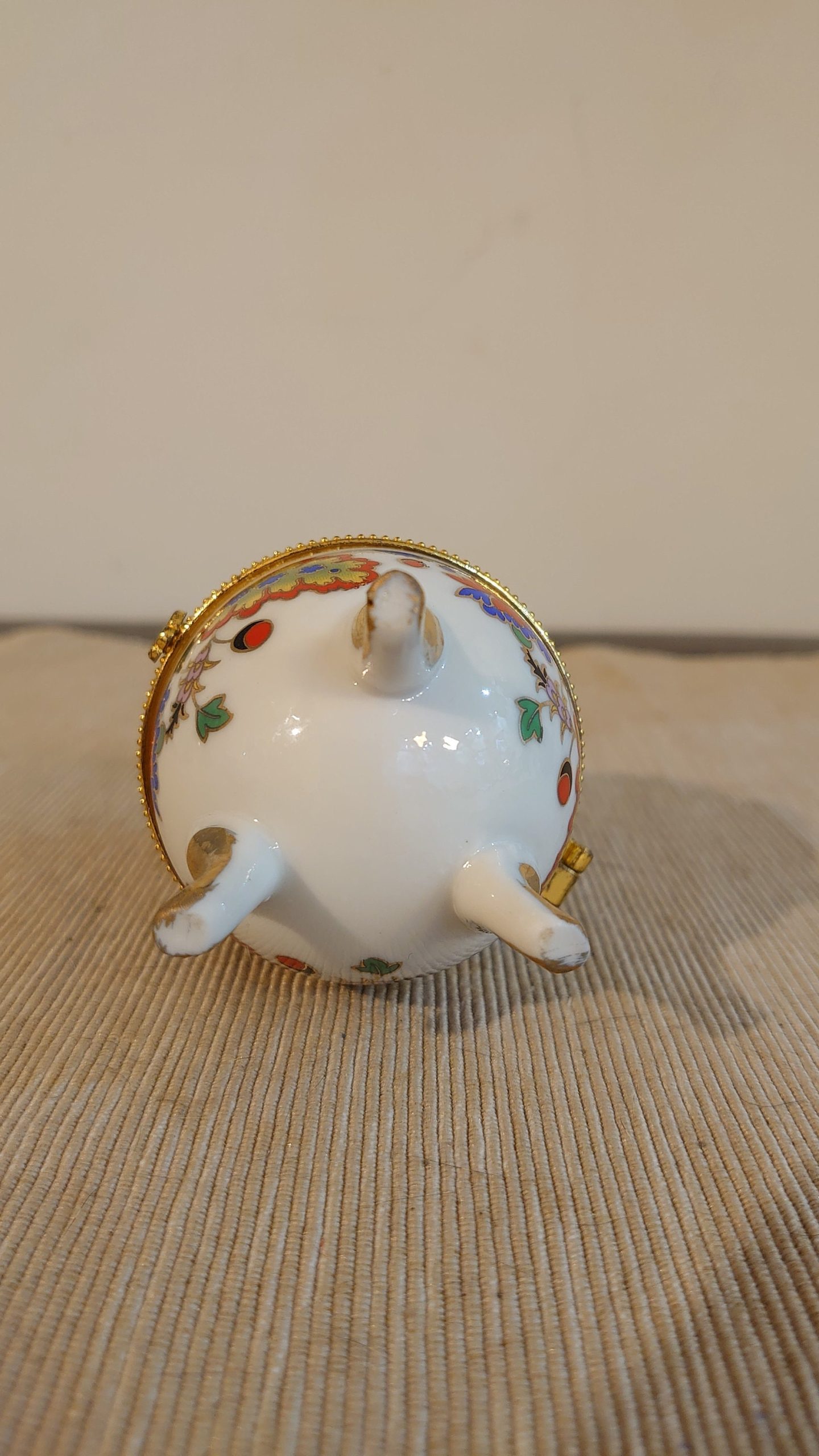 Decorative White Egg with Colourful Flowering Plants - 10cm high - excellent condition! - Image 7