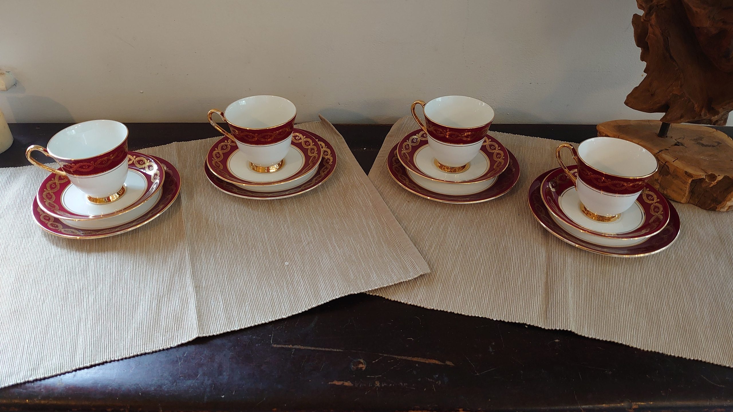 Set of Four Windsor Bone China Cups, Saucers and Side Plates, Red and Gold Banding - Christmas Theme - Very Good condition - Image 2