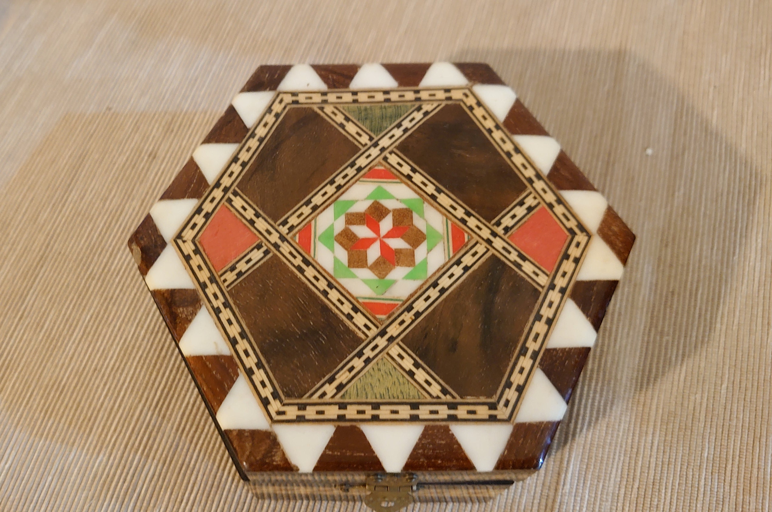 Patterned Hexagonal Wooden Box with Fabric Lining and Mirror - 11.5cm diameter - Very Good condition