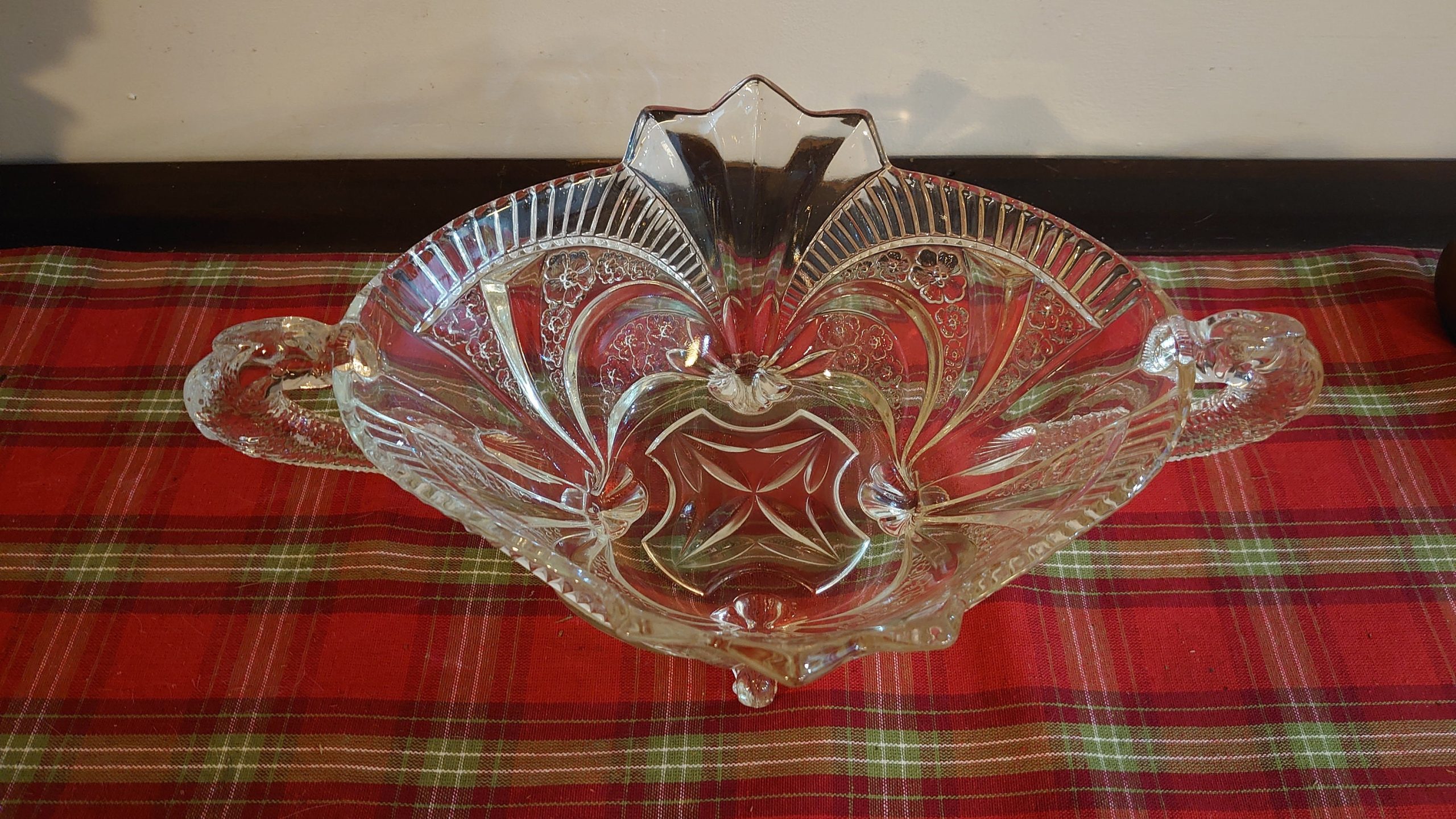 Large Crystal Cut Nut/Fruit or Christmas Bowl - Excellent condition - 39cm wide - Very Robust! - Image 4
