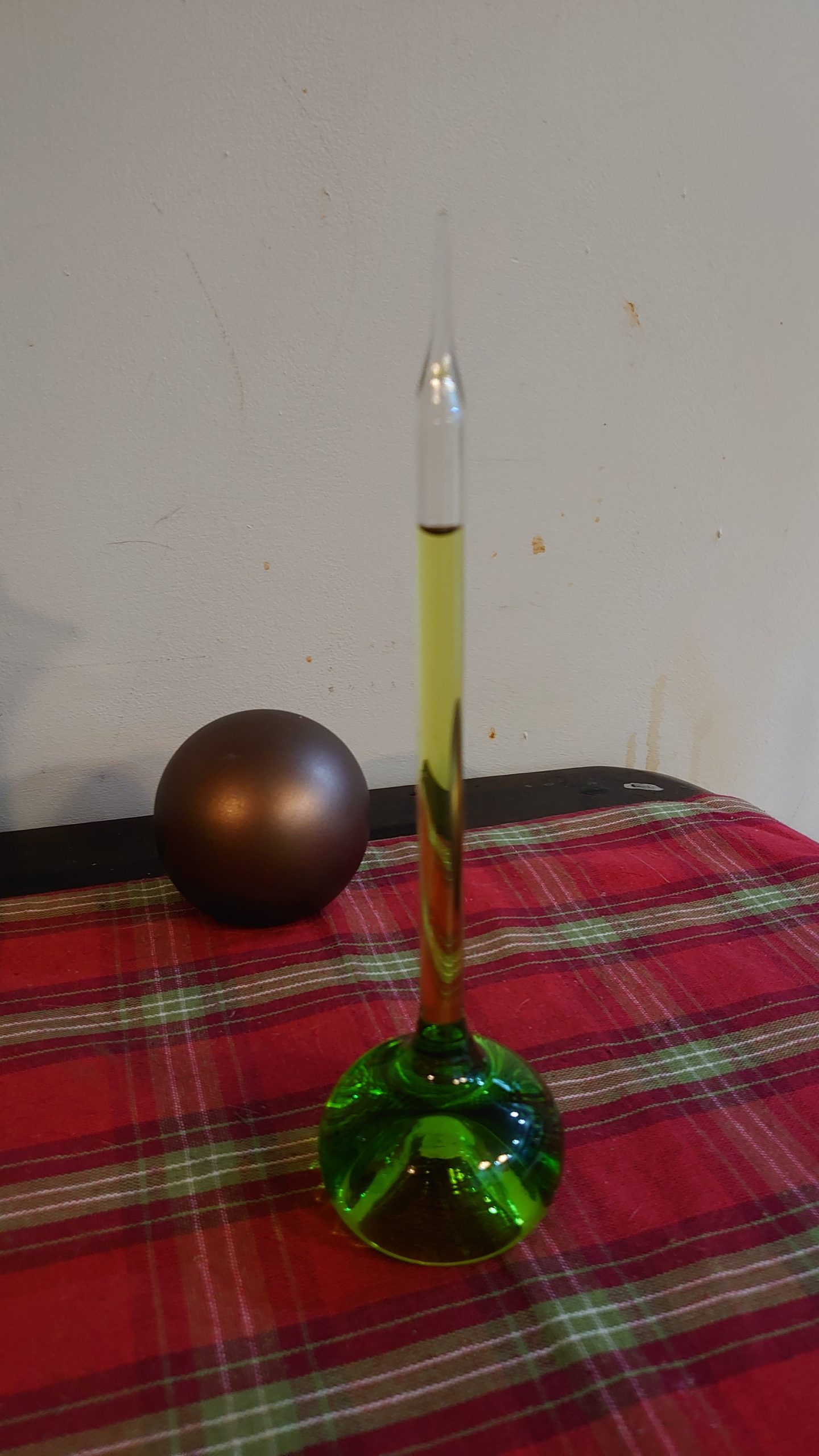 Assortment of Green Glassware - 4 items - Tray, Murano Swan, Ornament, Vase - Excellent Condition - Image 5
