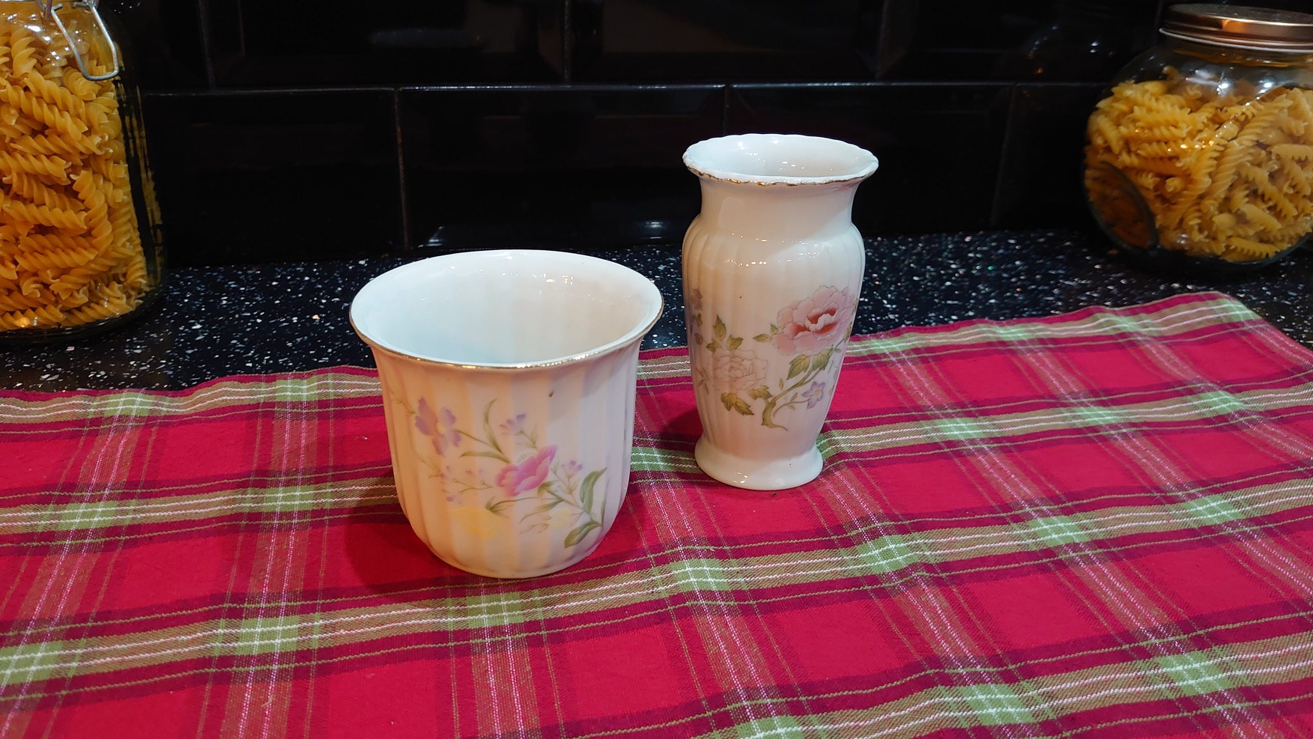 Two Non-matching Ceramic Pieces - Indoor Planter and Vase - Very Good Condition - Image 2