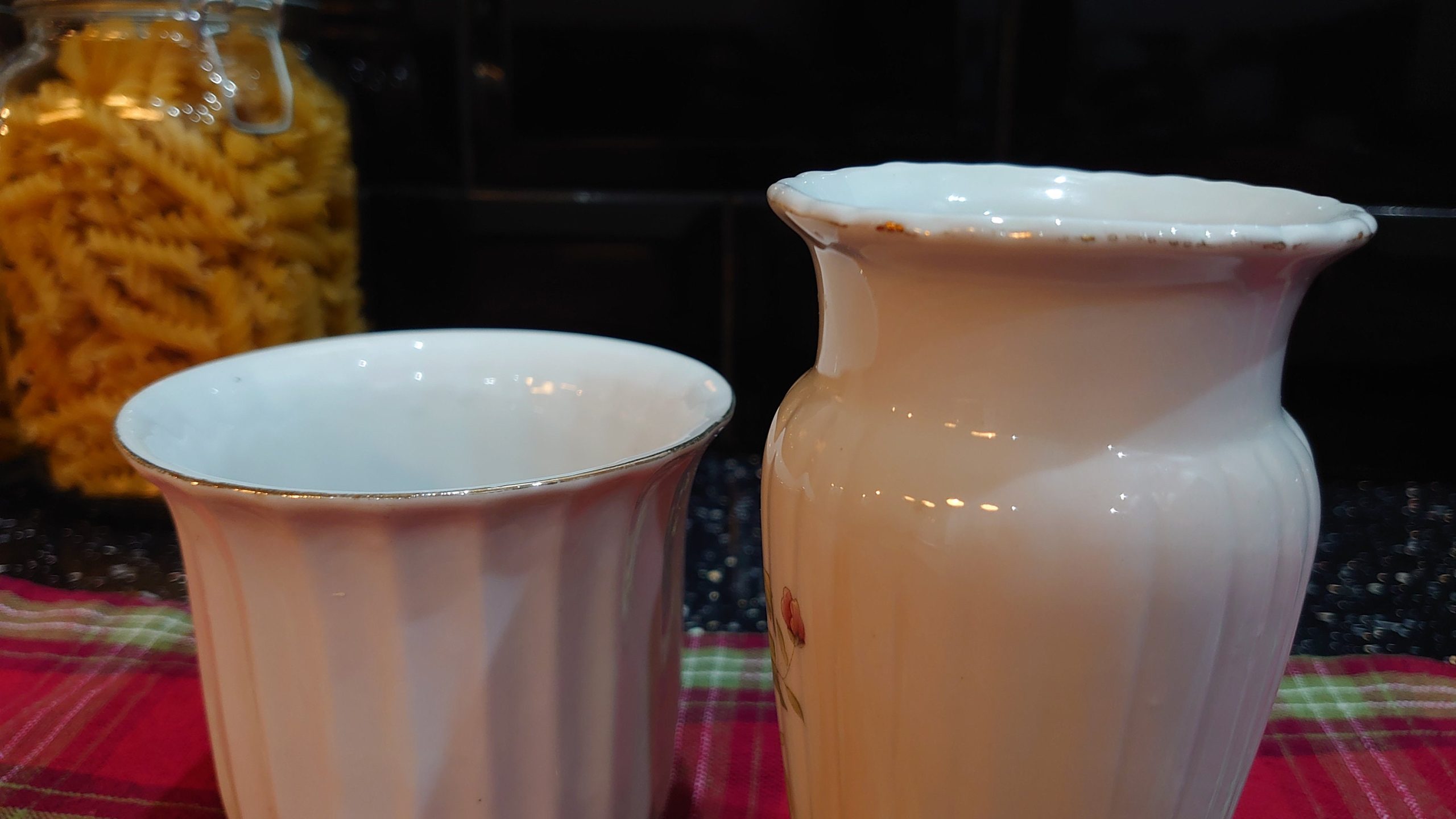 Two Non-matching Ceramic Pieces - Indoor Planter and Vase - Very Good Condition - Image 8