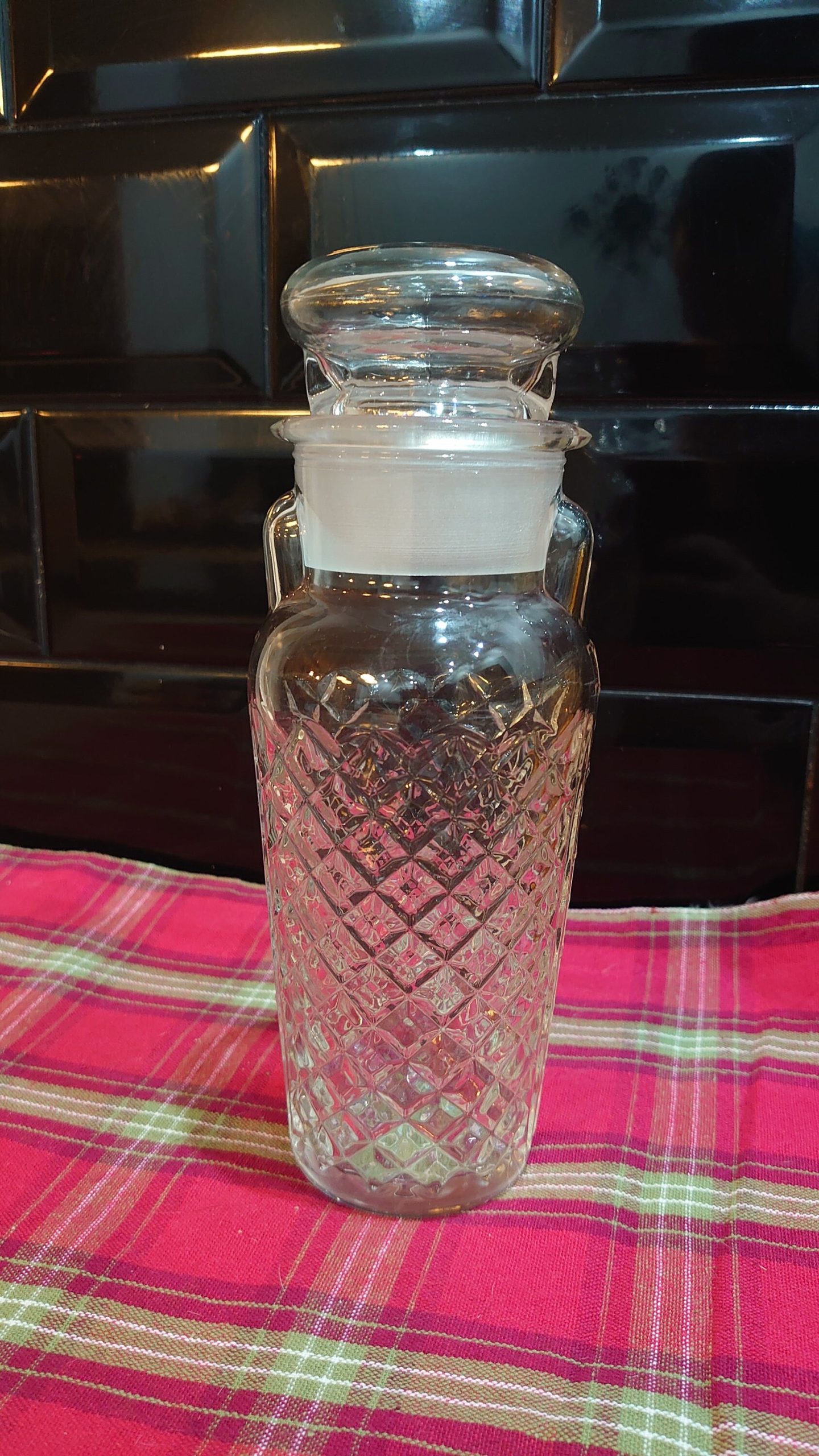 Cut Glass Diamond Pattern Decanter - Large Stopper - Rotating Pourer - Very Good to Excellent Condition c 500ml - Image 4