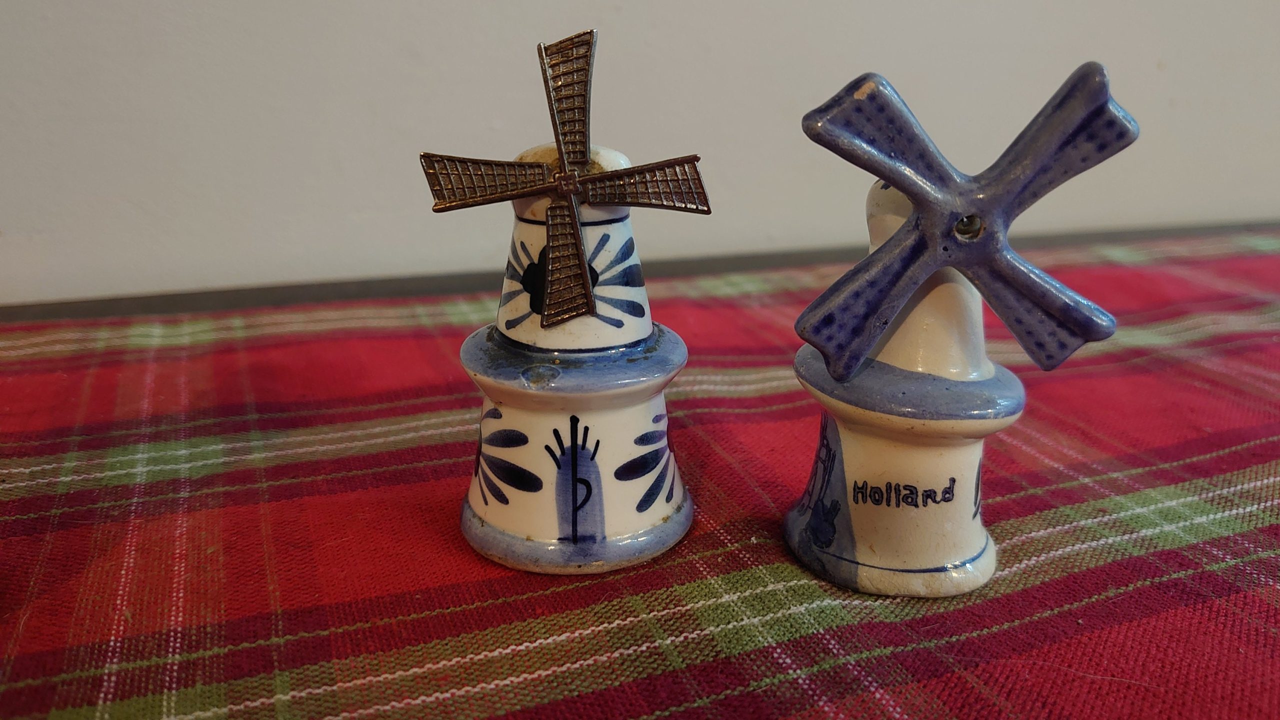 Set of Four Cute Delft Figurines - Man and Woman and Two Windmill Pepperpots - Very good condition! - Image 4