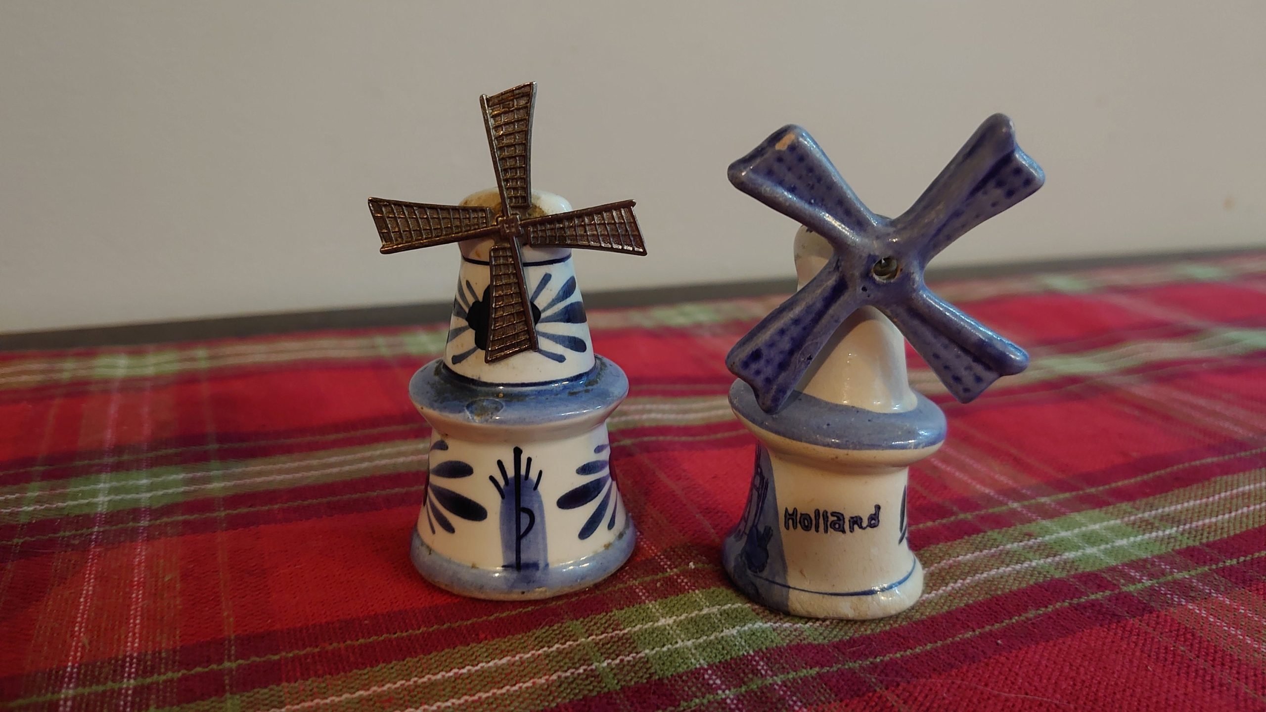 Set of Four Cute Delft Figurines - Man and Woman and Two Windmill Pepperpots - Very good condition! - Image 5