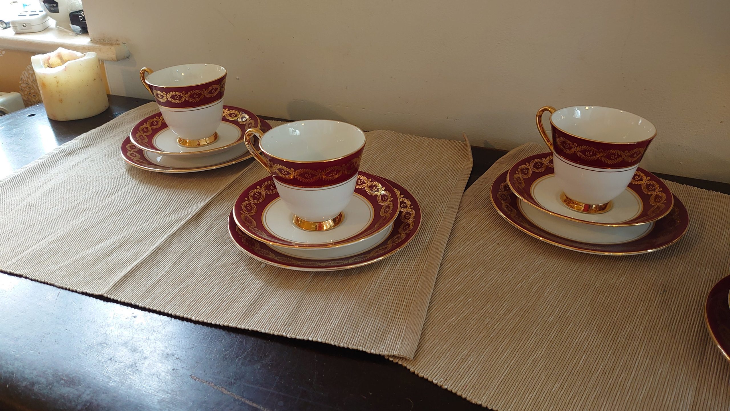 Set of Four Windsor Bone China Cups, Saucers and Side Plates, Red and Gold Banding - Christmas Theme - Very Good condition - Image 5