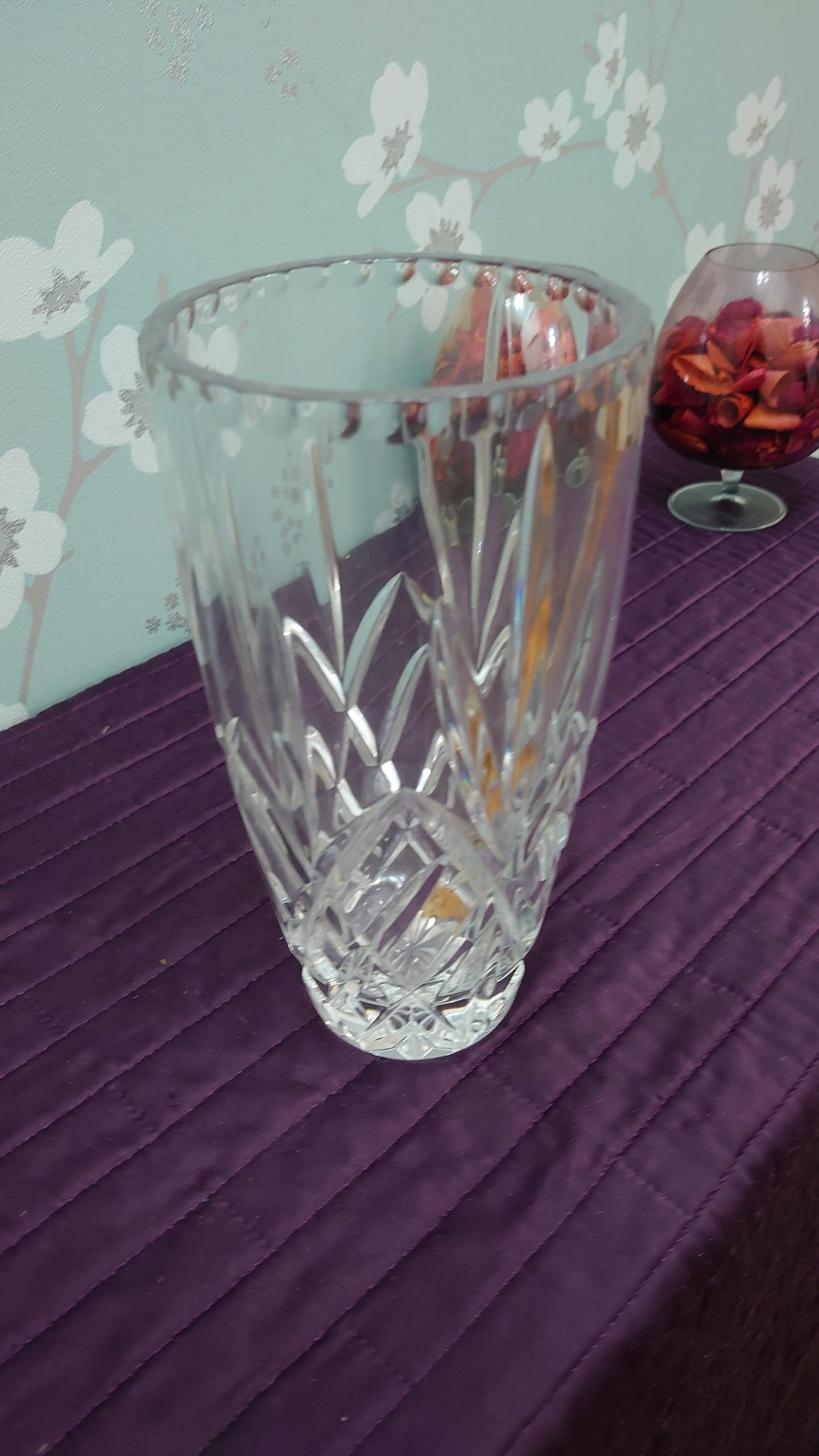 Lead Crystal Cut Glass Vase - Very Good to Excellent Condition - 20cm tall - 11.5cm diameter - Image 4