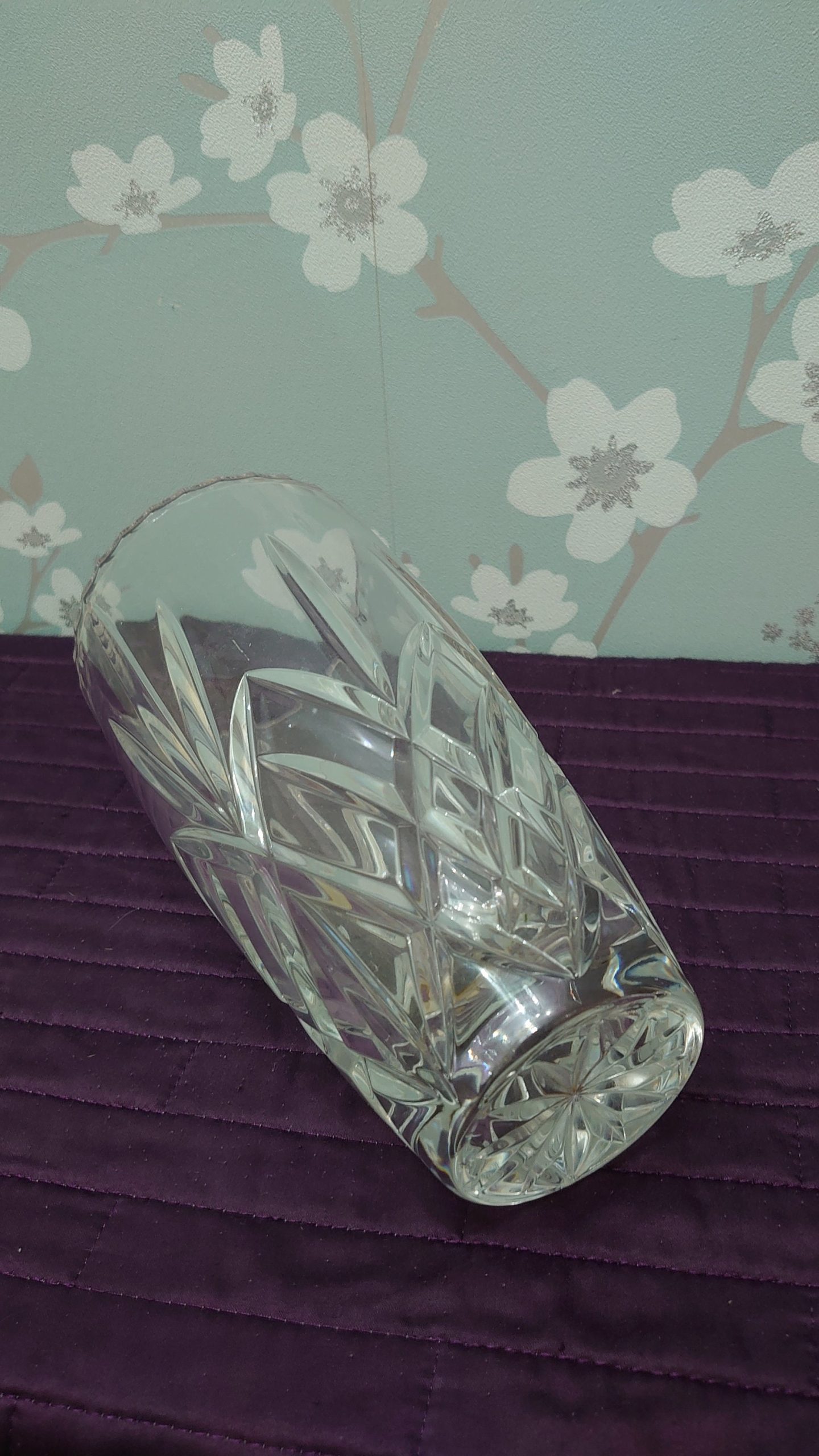 Lead Crystal Cut Glass Vase - Very Good to Excellent Condition - 20cm tall - 11.5cm diameter - Image 8