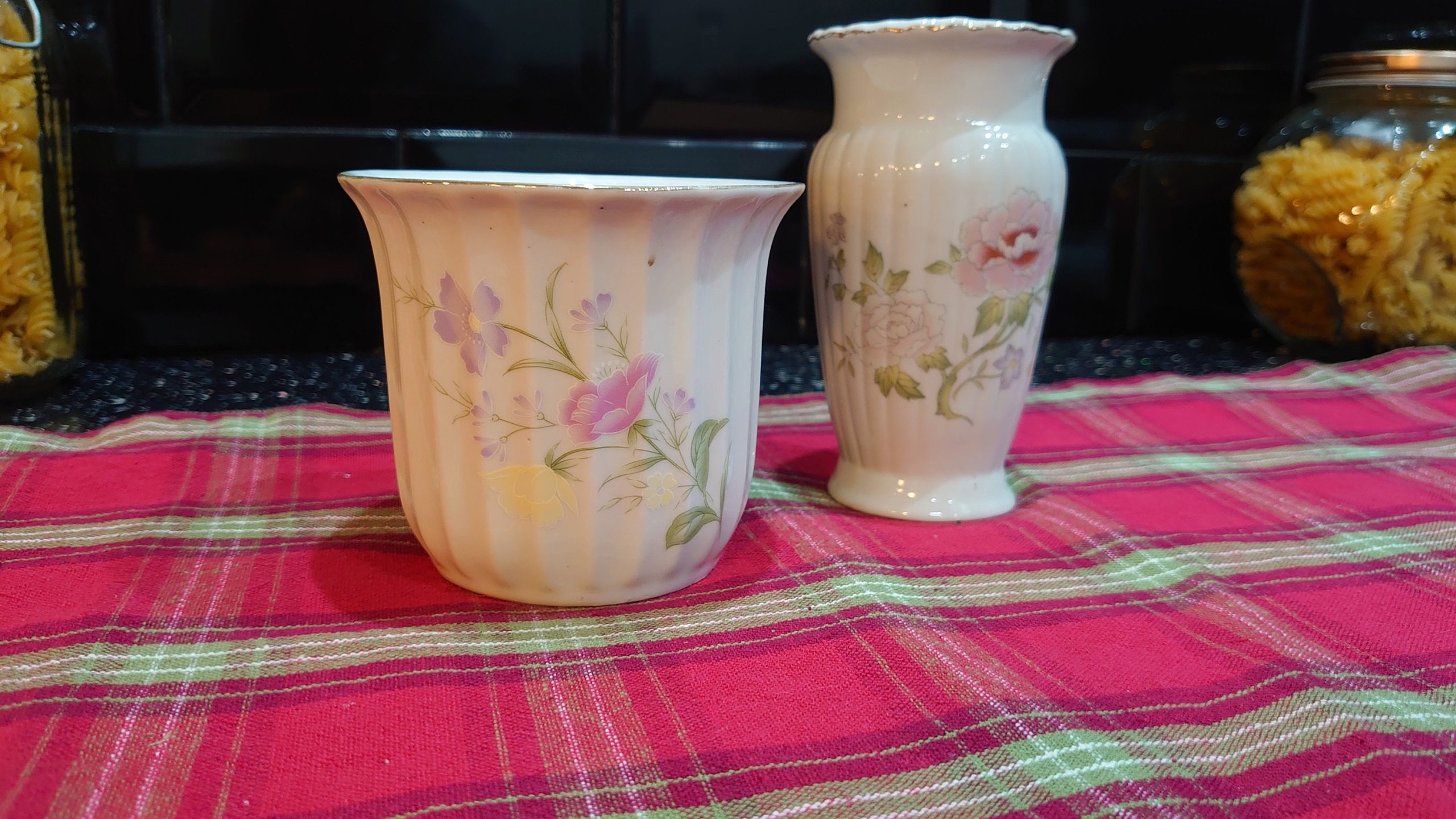Two Non-matching Ceramic Pieces - Indoor Planter and Vase - Very Good Condition - Image 3