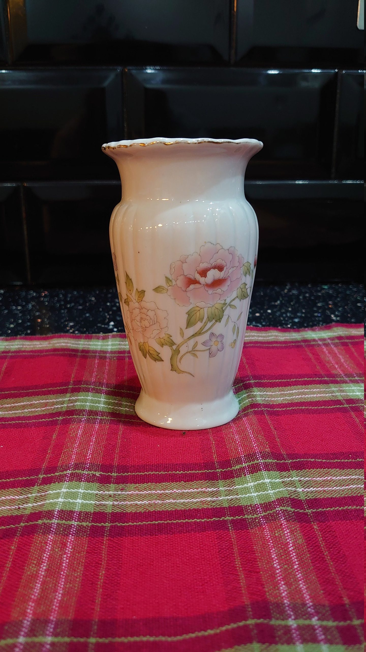 Two Non-matching Ceramic Pieces - Indoor Planter and Vase - Very Good Condition - Image 6