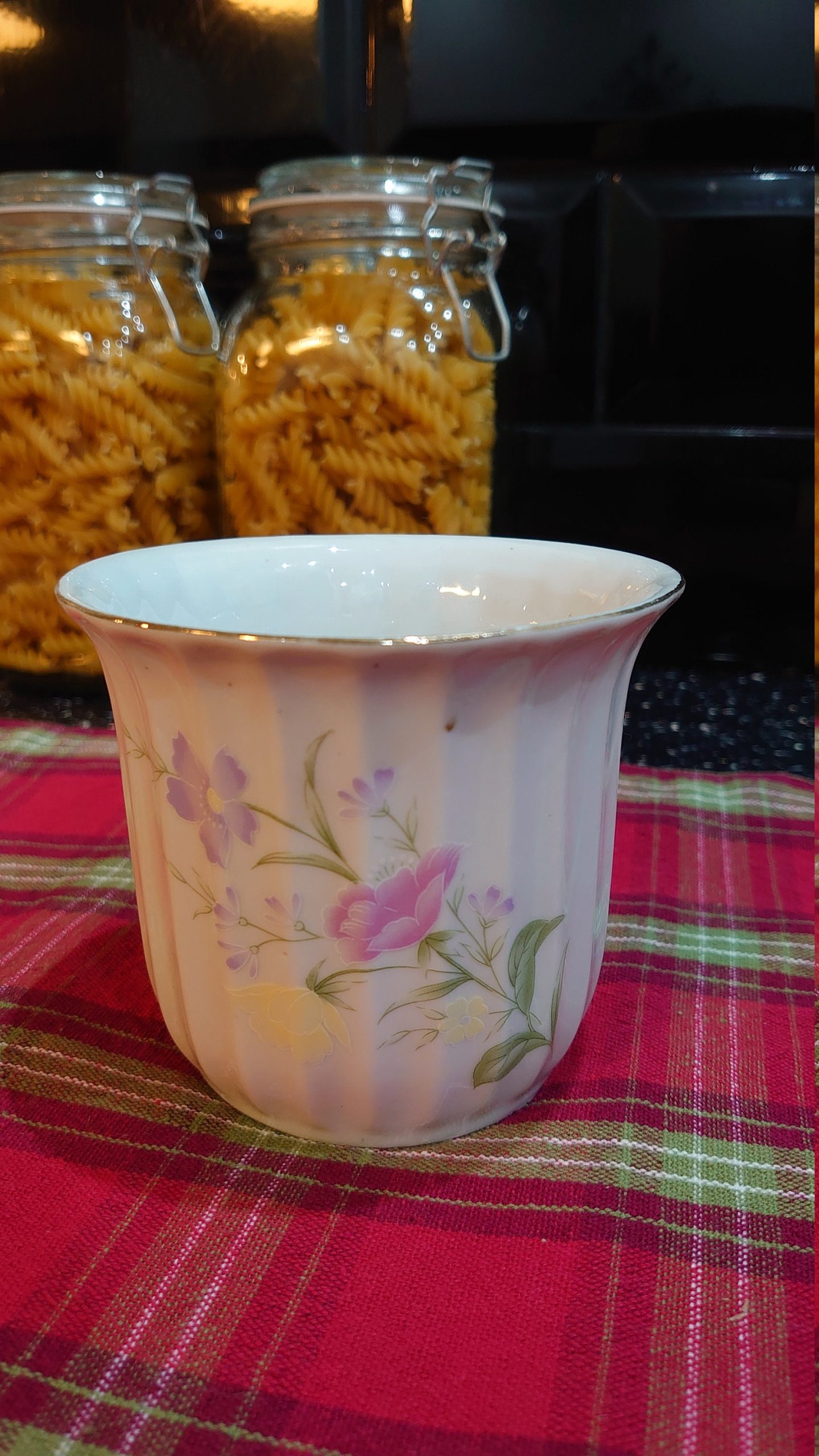 Two Non-matching Ceramic Pieces - Indoor Planter and Vase - Very Good Condition - Image 7