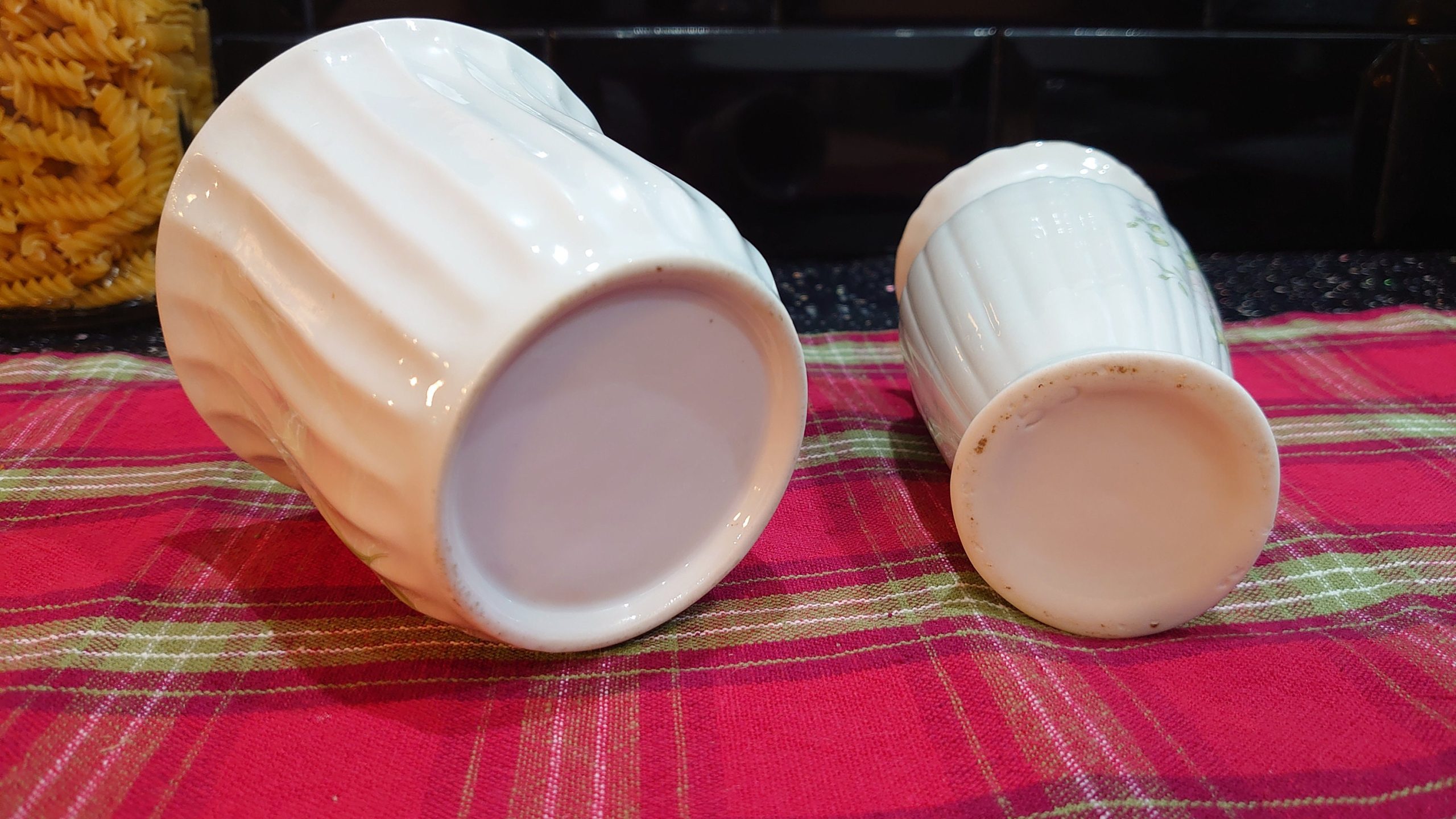 Two Non-matching Ceramic Pieces - Indoor Planter and Vase - Very Good Condition - Image 9