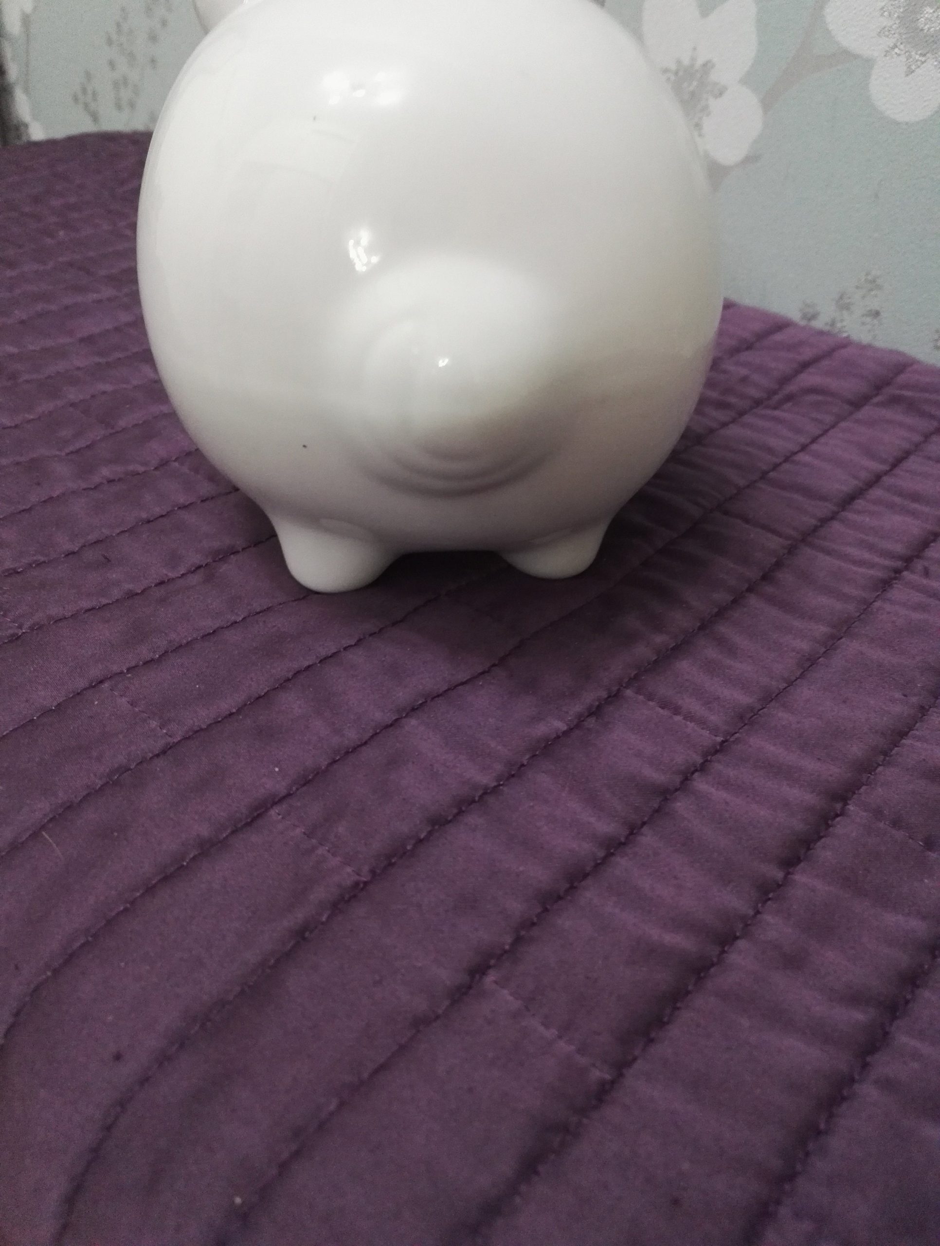White Ceramic Piggy Money Box - Excellent Condition 13cm tall to top of Ear - Width 21cm - Image 3