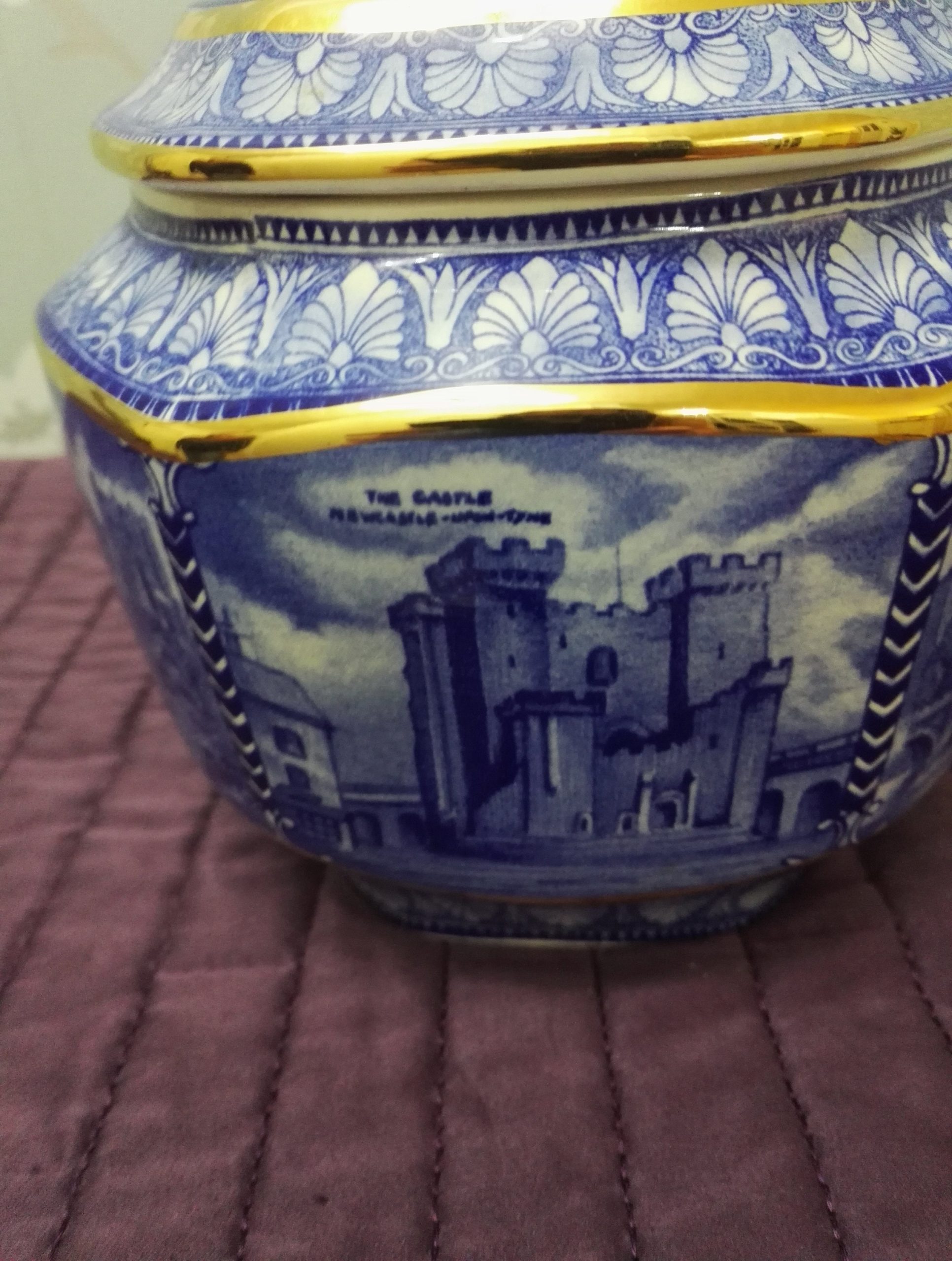 Blue and White Rington's Millennium Tea Caddy / Storage Jar - in Very Good to Excellent Condition - with Windsor Castle patterning - Image 4