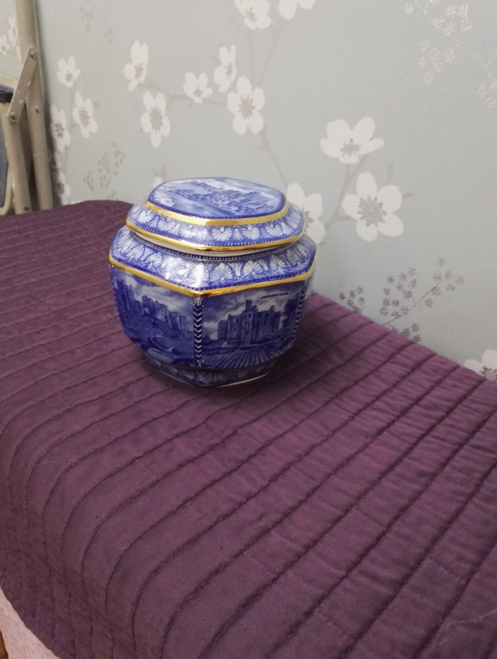 Blue and White Rington's Millennium Tea Caddy / Storage Jar - in Very Good to Excellent Condition - with Windsor Castle patterning - Image 9