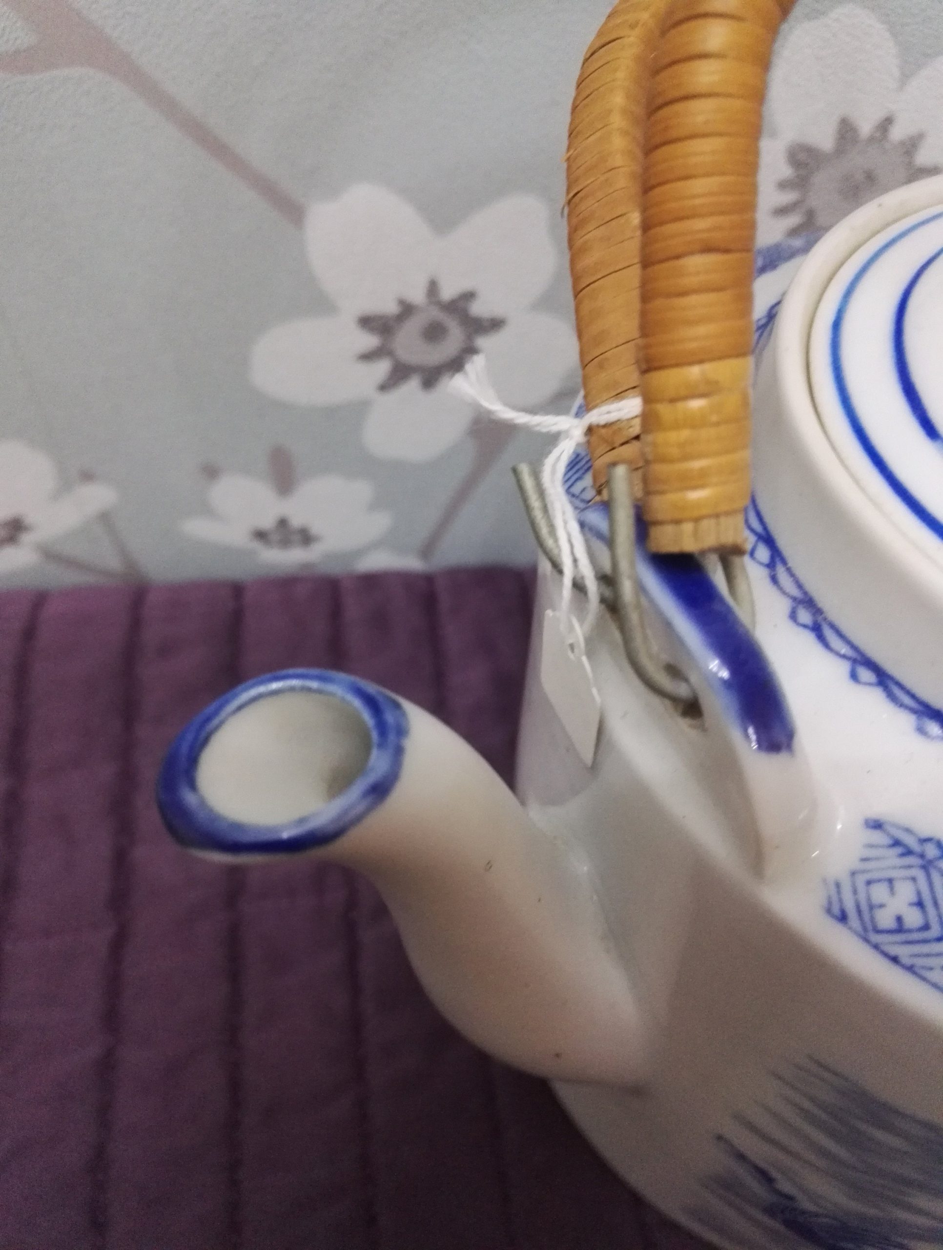 Large Chinese Blue and White Willow Style Tea Kettle with Wicker Handle - Good to Very Good Condition - Dragon Motif - Image 3