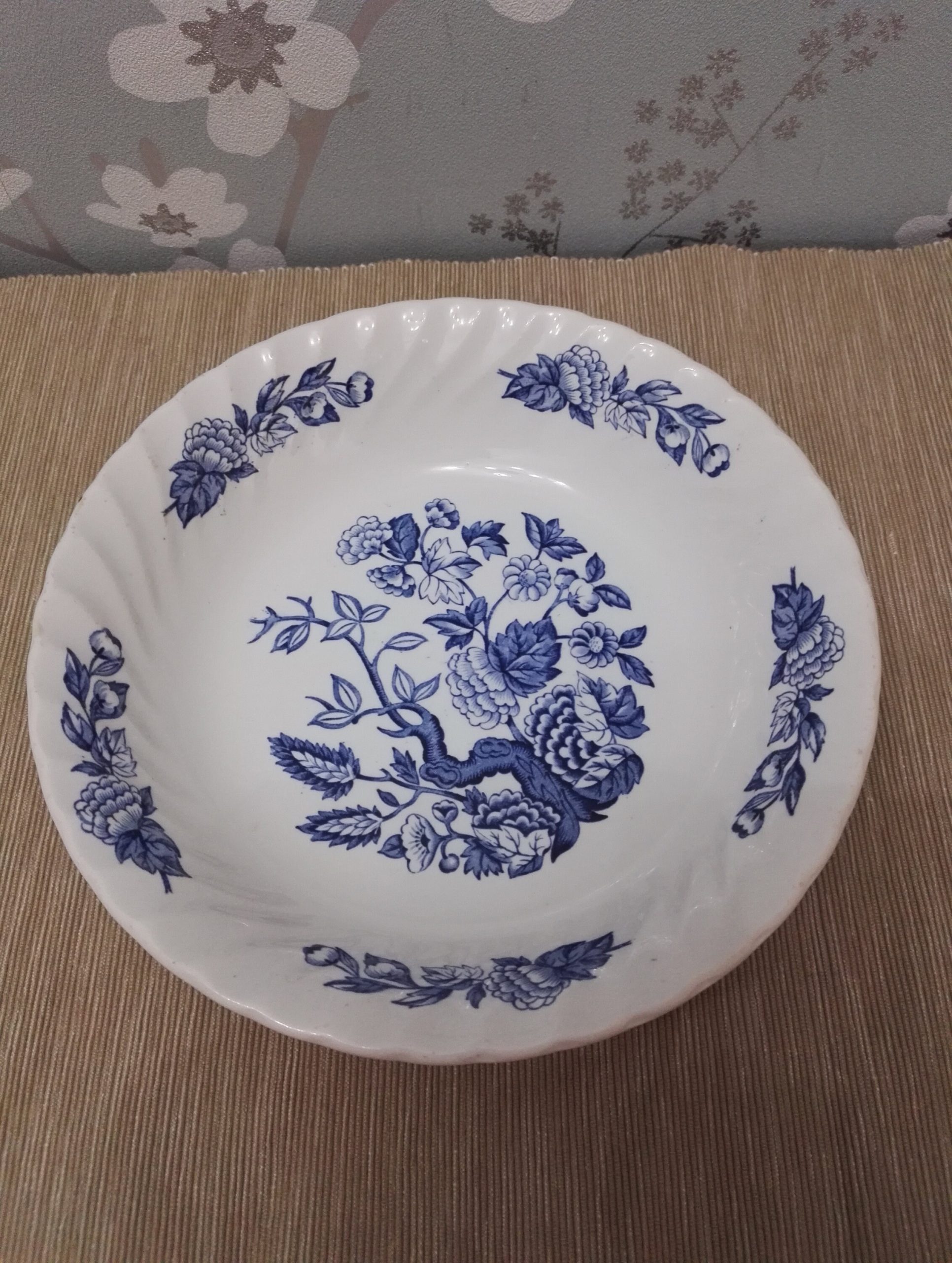 Royal Wessex Dish - Indian Tree Patter - Skinnertons - 20cm Diameter - Excellent condition
