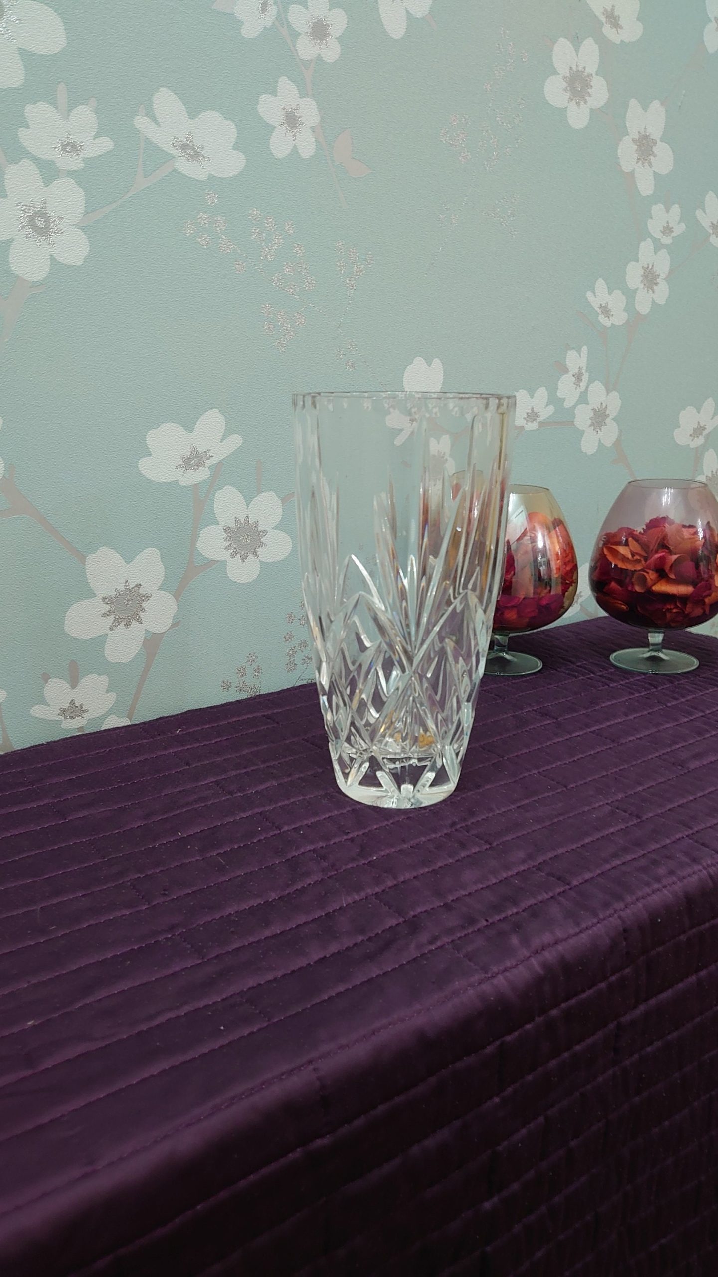 Lead Crystal Cut Glass Vase - Very Good to Excellent Condition - 20cm tall - 11.5cm diameter - Image 3