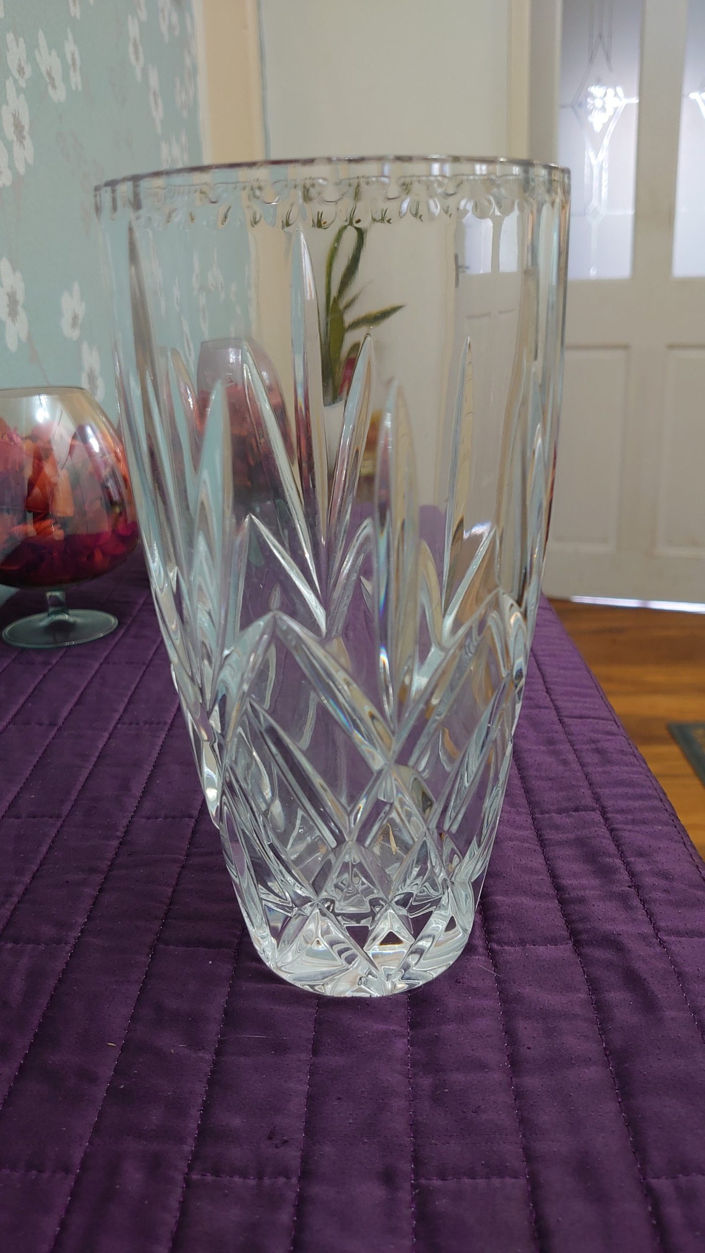 Lead Crystal Cut Glass Vase - Very Good to Excellent Condition - 20cm tall - 11.5cm diameter - Image 5