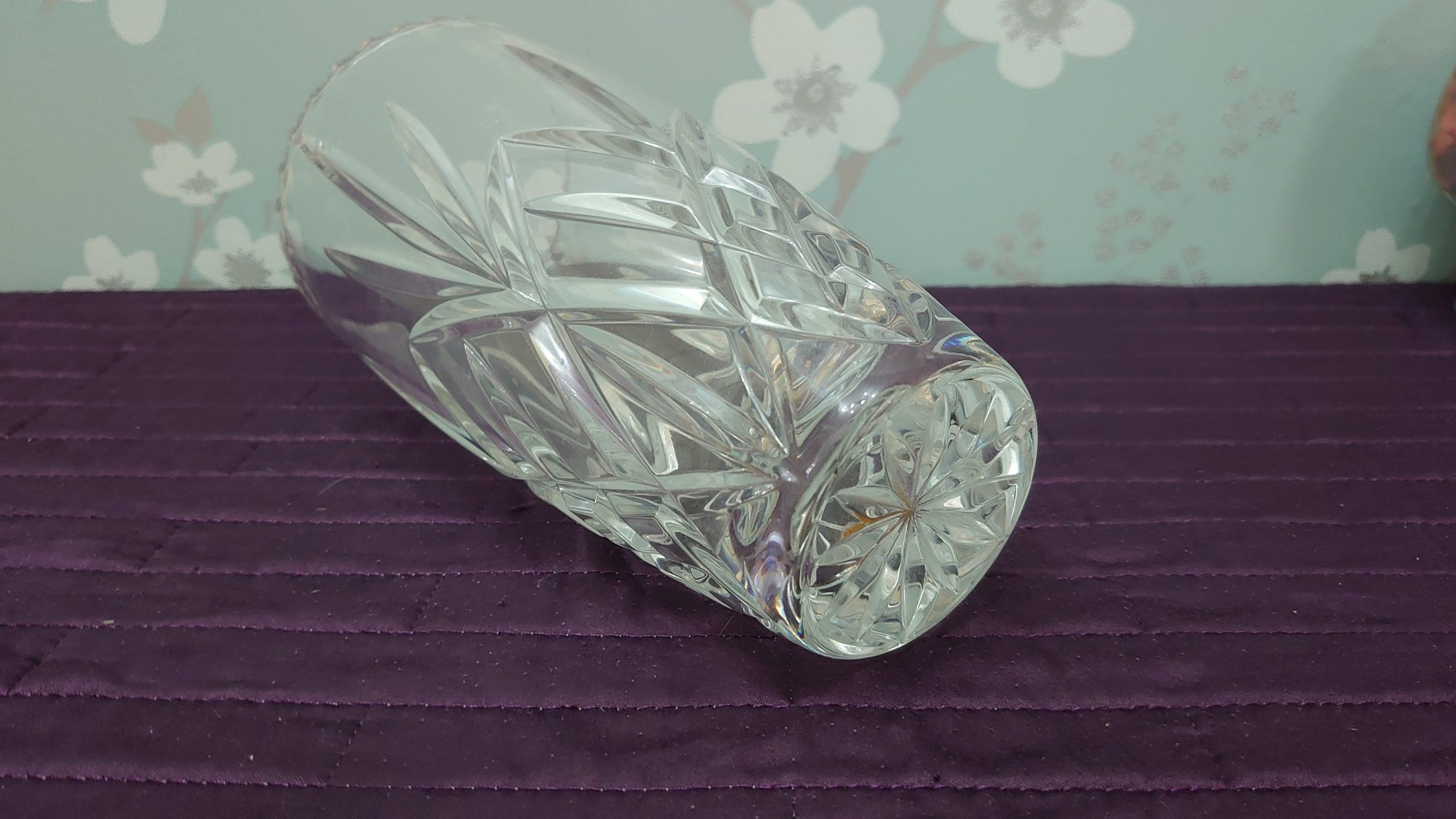 Lead Crystal Cut Glass Vase - Very Good to Excellent Condition - 20cm tall - 11.5cm diameter - Image 7