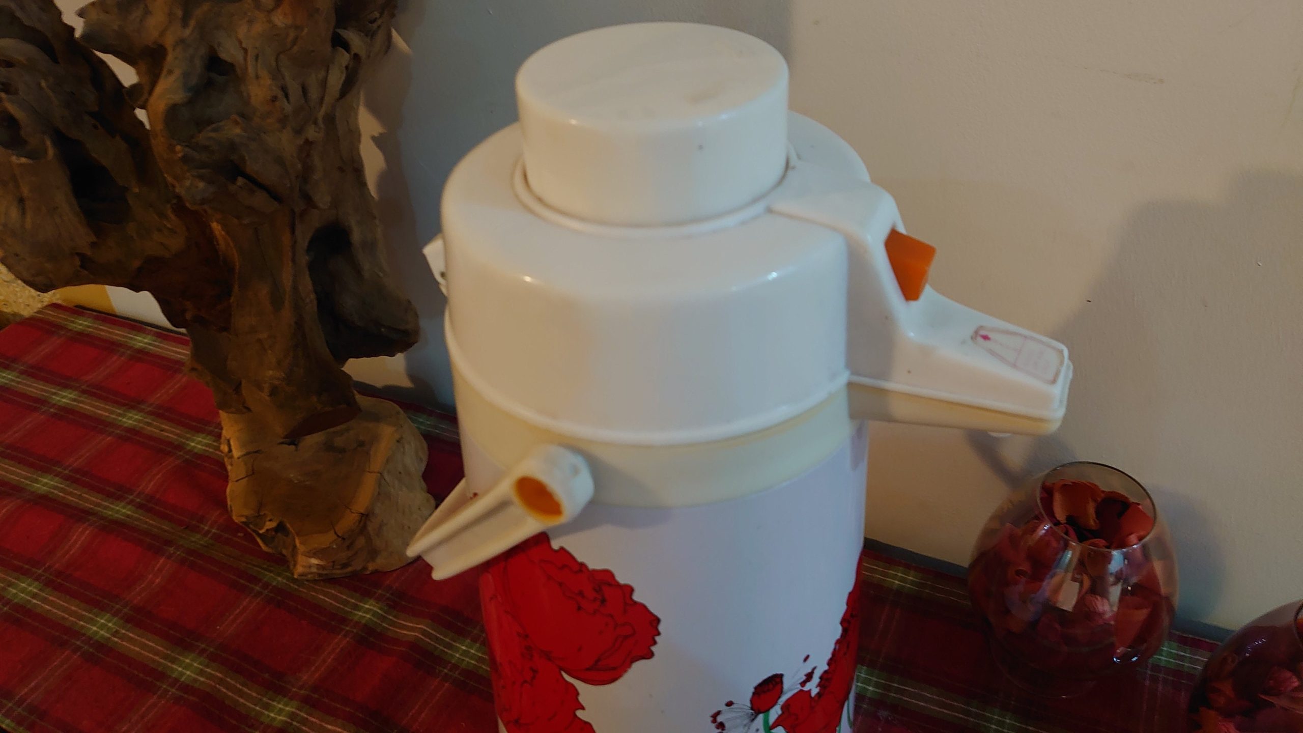 1970s Poppy Motif Hot water Dispenser or Tea Caddy - Image 5