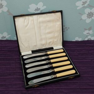 Boxed Set of Six Silverplated Dessert Knives - Black Box with Black Linen - Good Condition - 17cm per Knife