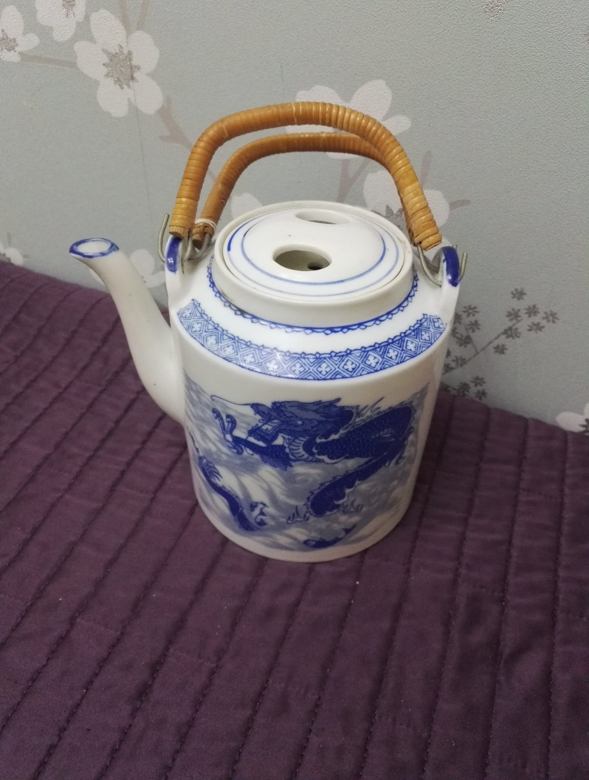 Large Chinese Blue and White Willow Style Tea Kettle with Wicker Handle - Good to Very Good Condition - Dragon Motif - Image 2
