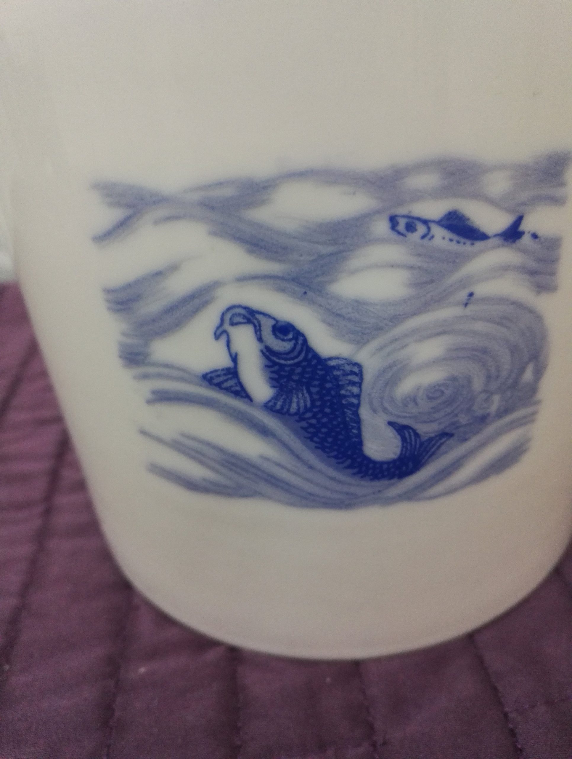 Large Chinese Blue and White Willow Style Tea Kettle with Wicker Handle - Good to Very Good Condition - Dragon Motif - Image 5