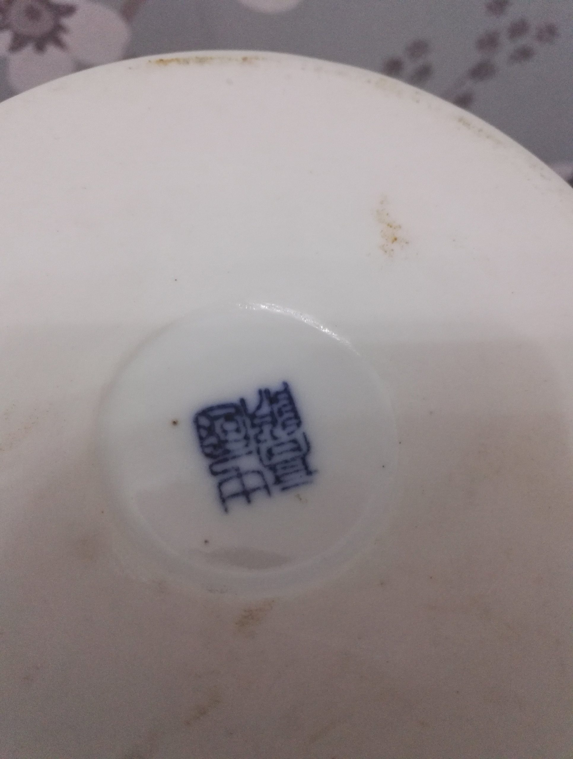 Large Chinese Blue and White Willow Style Tea Kettle with Wicker Handle - Good to Very Good Condition - Dragon Motif - Image 9