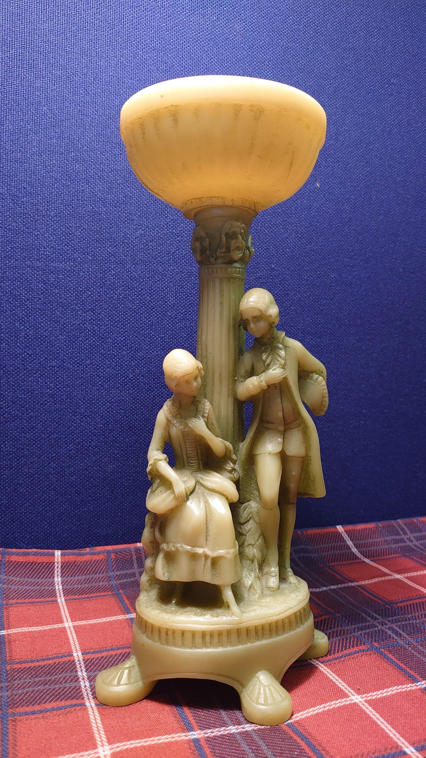 Jade-Effect Resin Candlestick depicting Edwardian Pair - Acceptable to Good Condition - 28cm tall - 10cm diameter - Image 3
