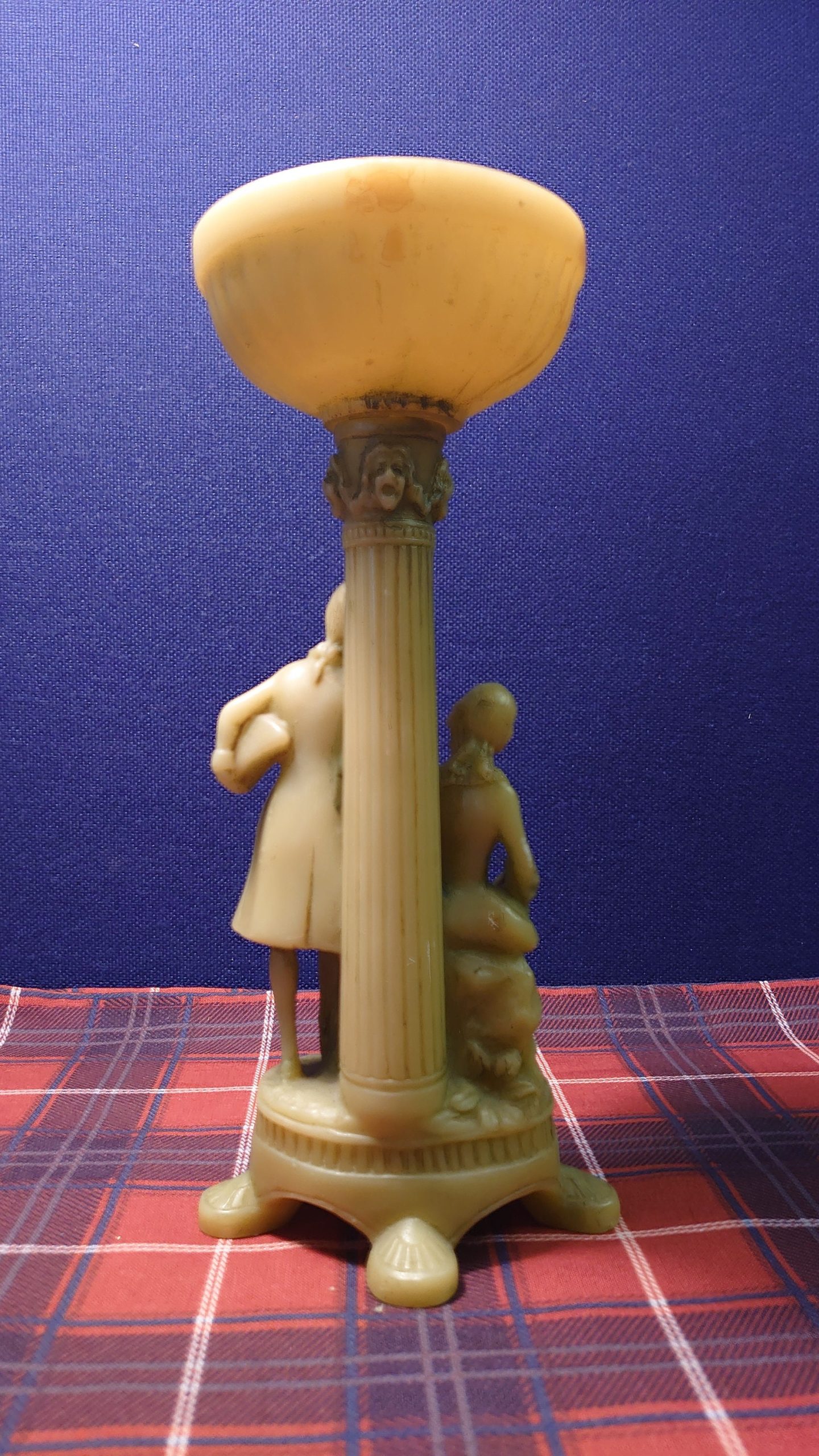 Jade-Effect Resin Candlestick depicting Edwardian Pair - Acceptable to Good Condition - 28cm tall - 10cm diameter - Image 9