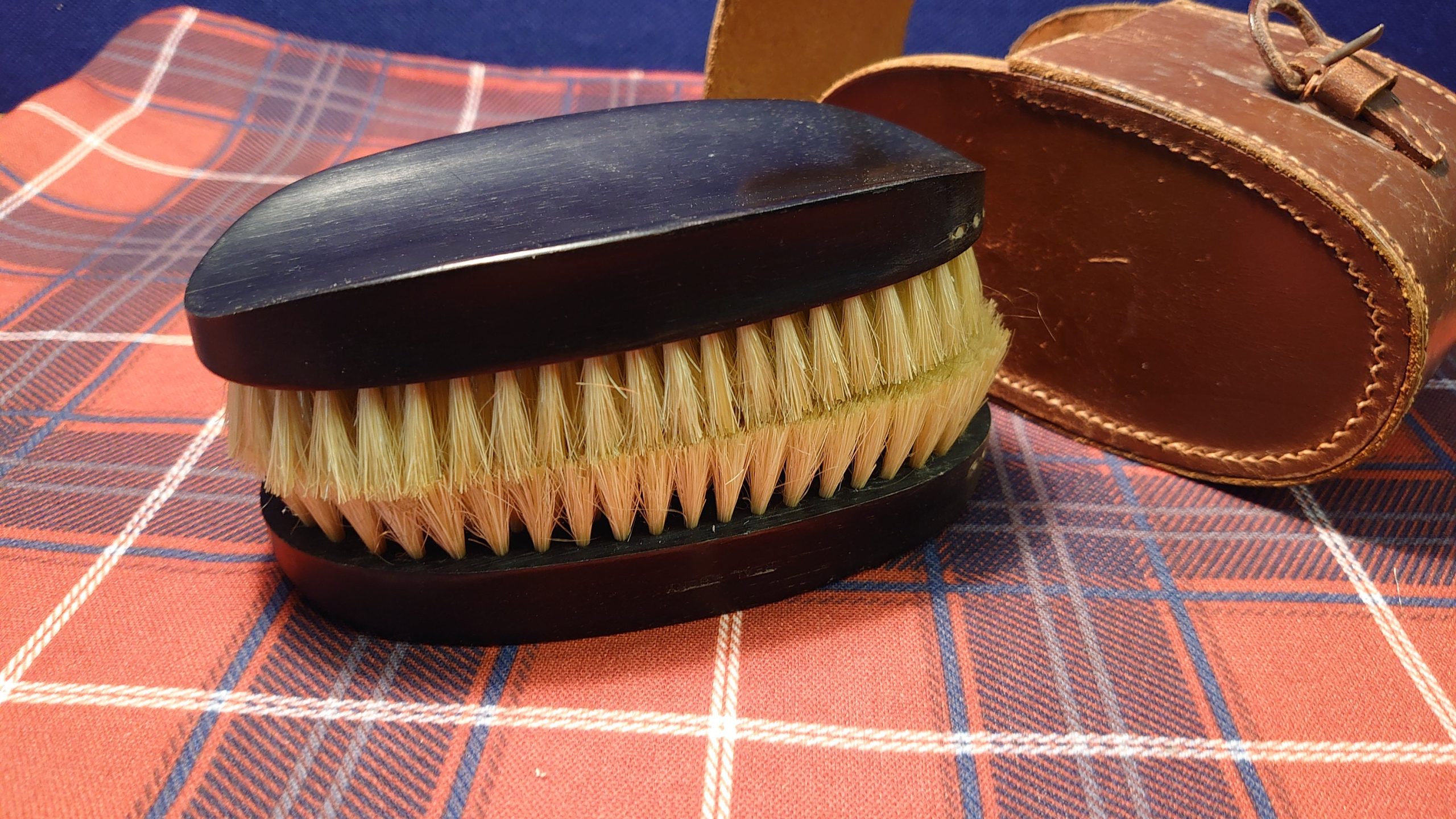 Vintage Gentleman's Ebony Dress Brush Pair in a Leather Case with Strap and Buckle - Good to Very Good condition - Image 5