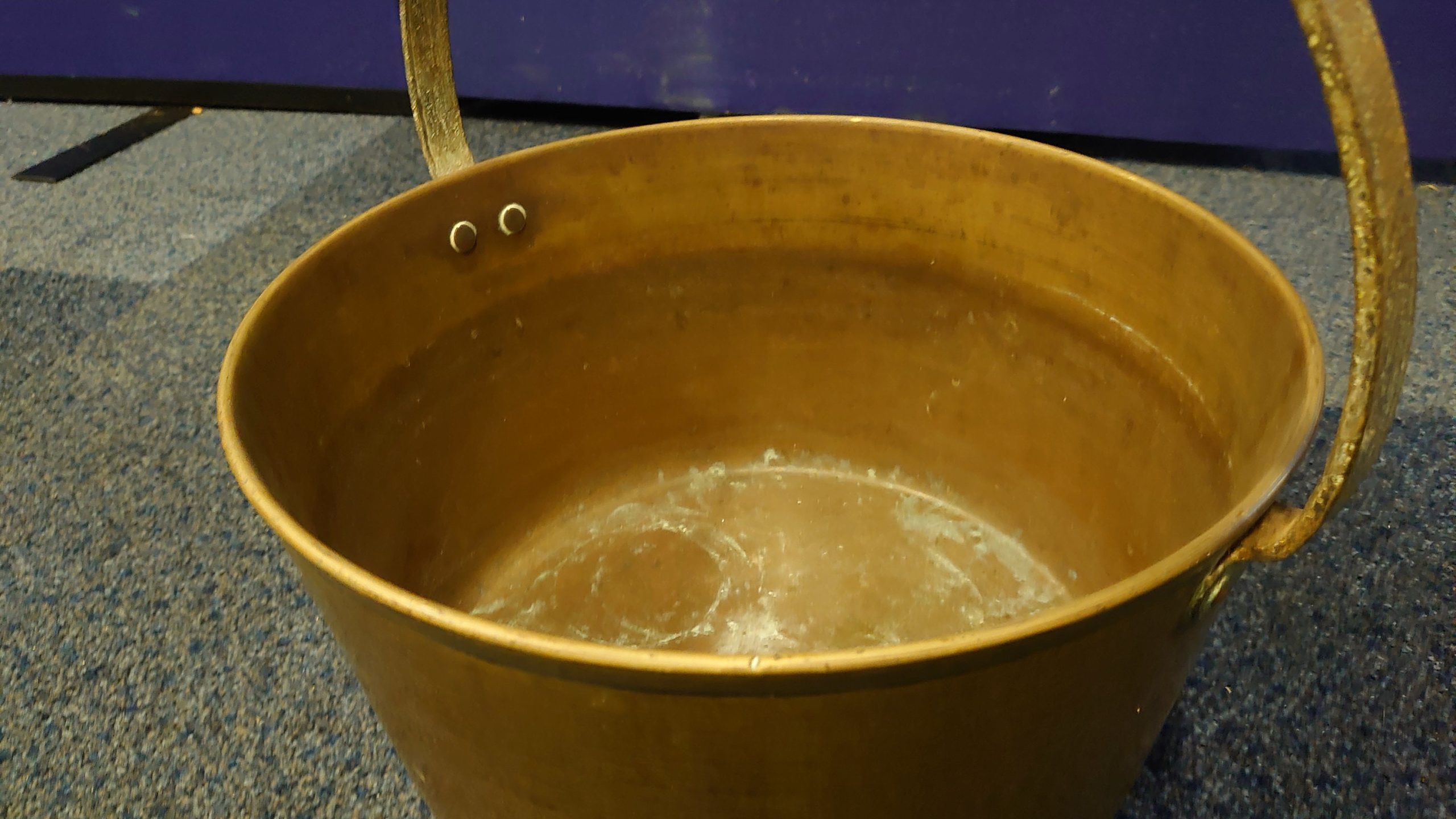Medium Antique Victorian Brass Jam Pan - Good condition - 38cm diameter - 38cm tall - Working Condition! - Image 10